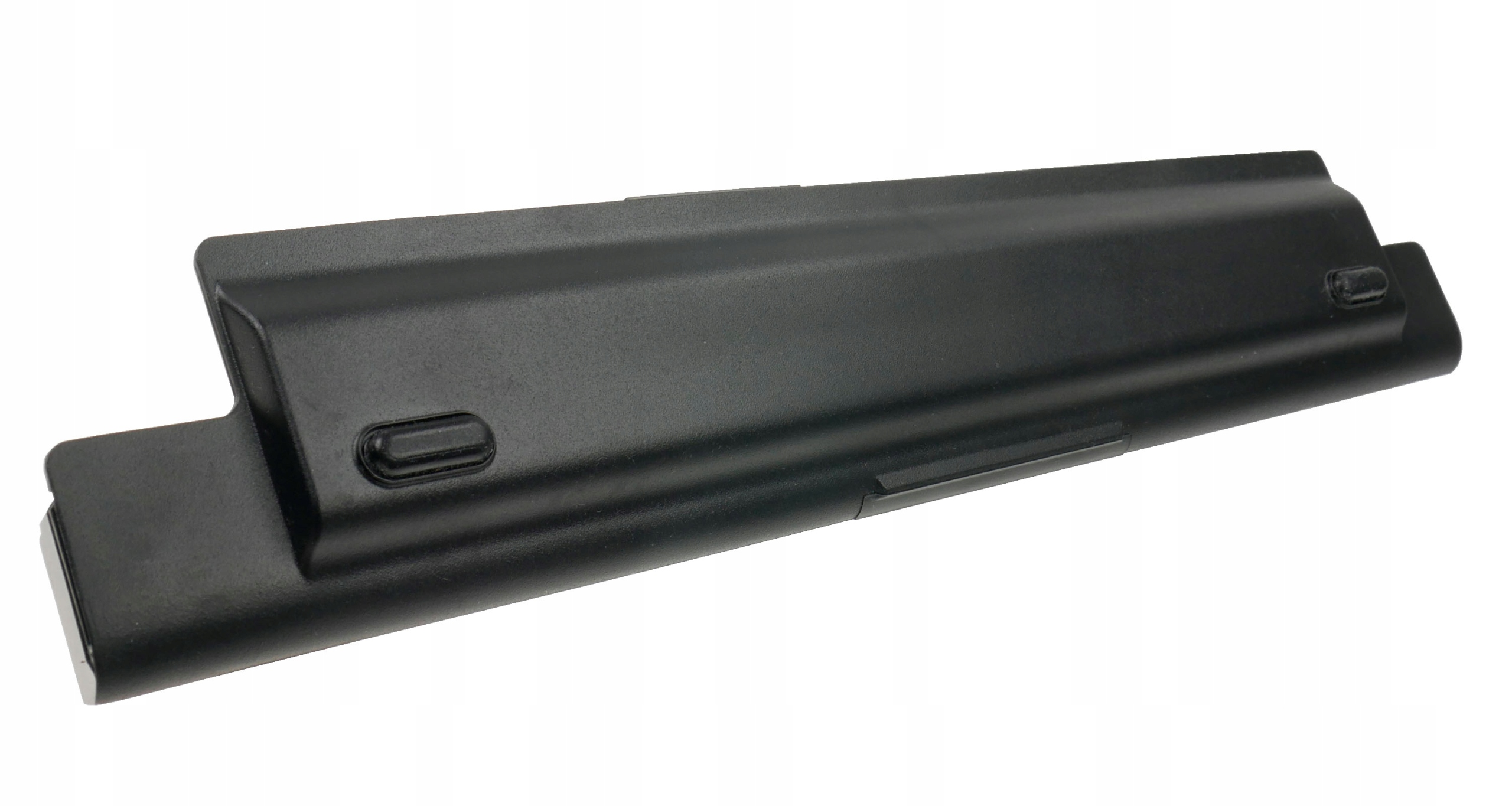 Czarna bateria do laptopa z srebrnymi akcentami i zatrzaskami.