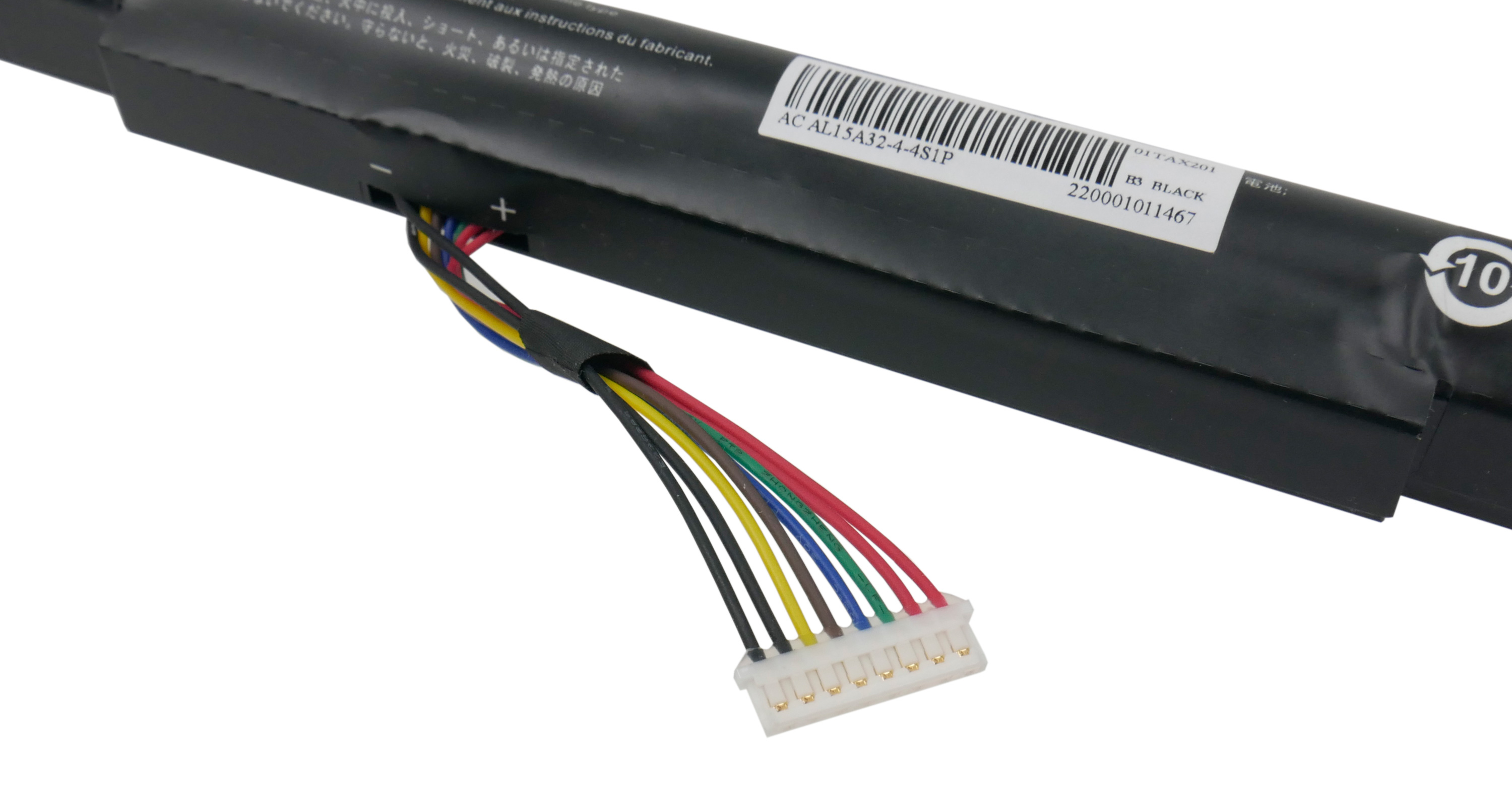 Czarna bateria z kolorowym złączem przewodów i etykietą AC AL15A32-4-4S1P.