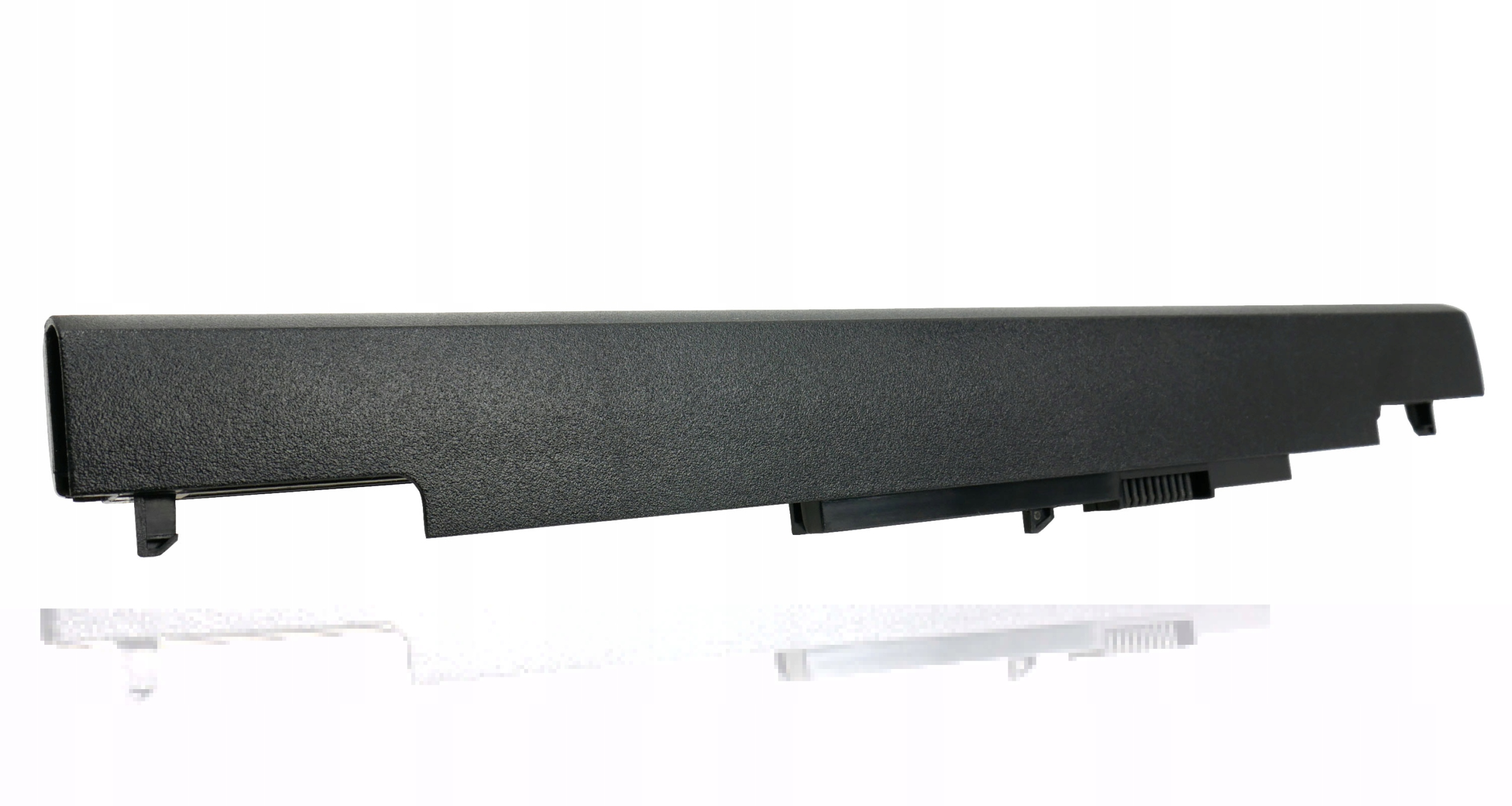 Czarna bateria do laptopa z widocznymi złączami i mechanizmem zatrzaskowym.