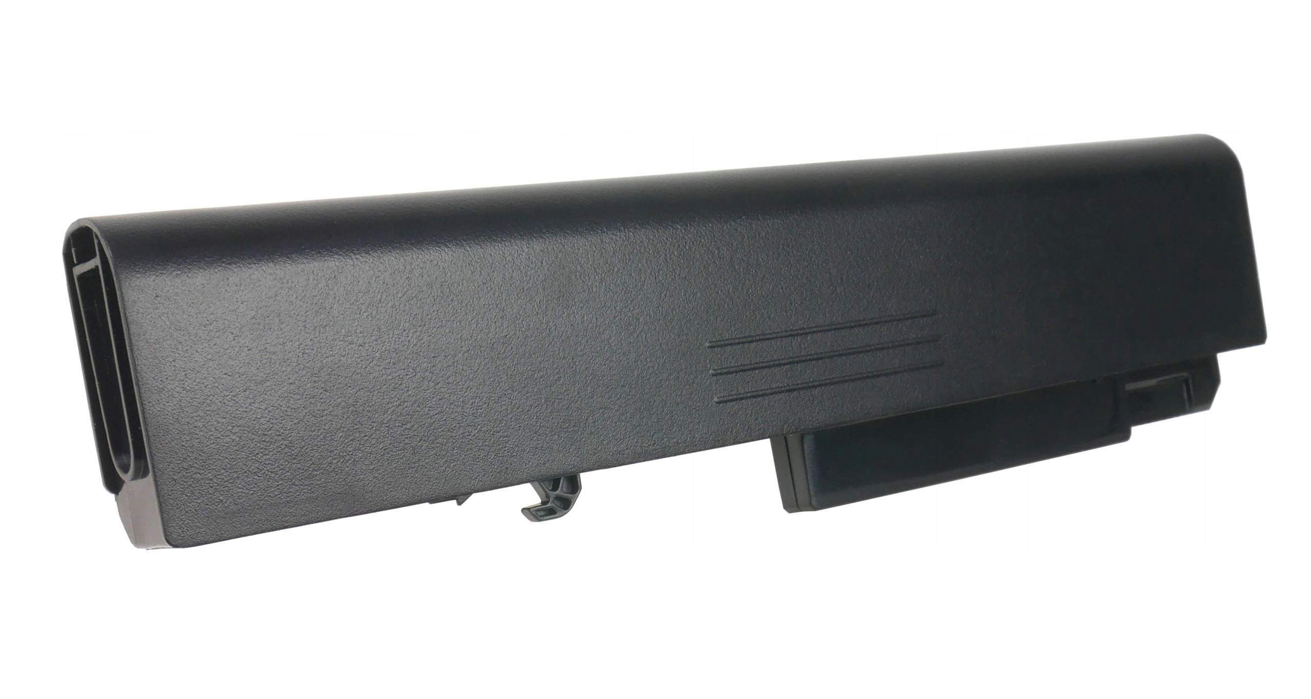 Czarna bateria do laptopa z teksturowaną powierzchnią i klipsami.