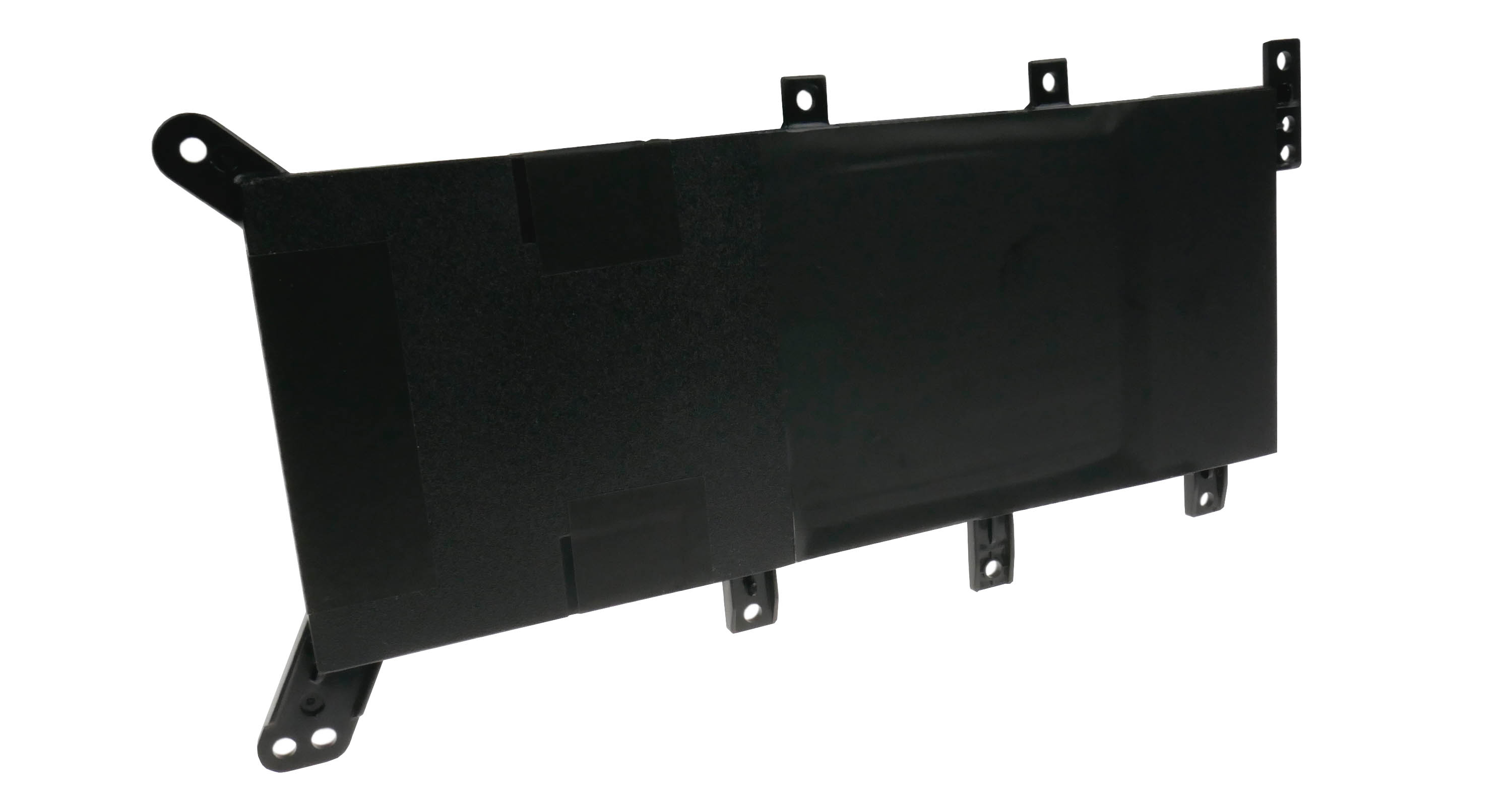 Czarna bateria z zaczepami montażowymi na rogach i krawędziach.