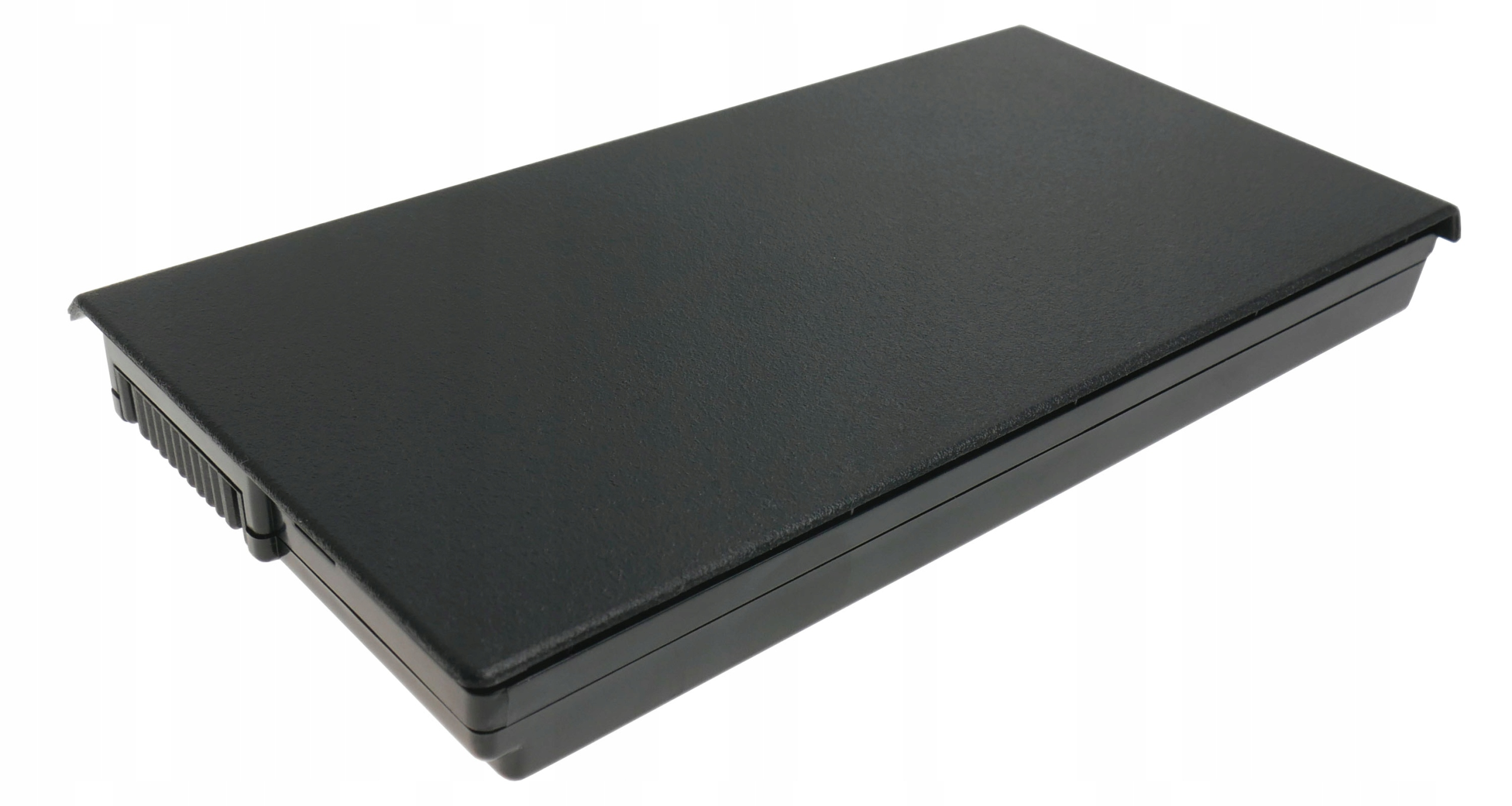 Czarna prostokątna bateria z żebrowanymi krawędziami złącza.