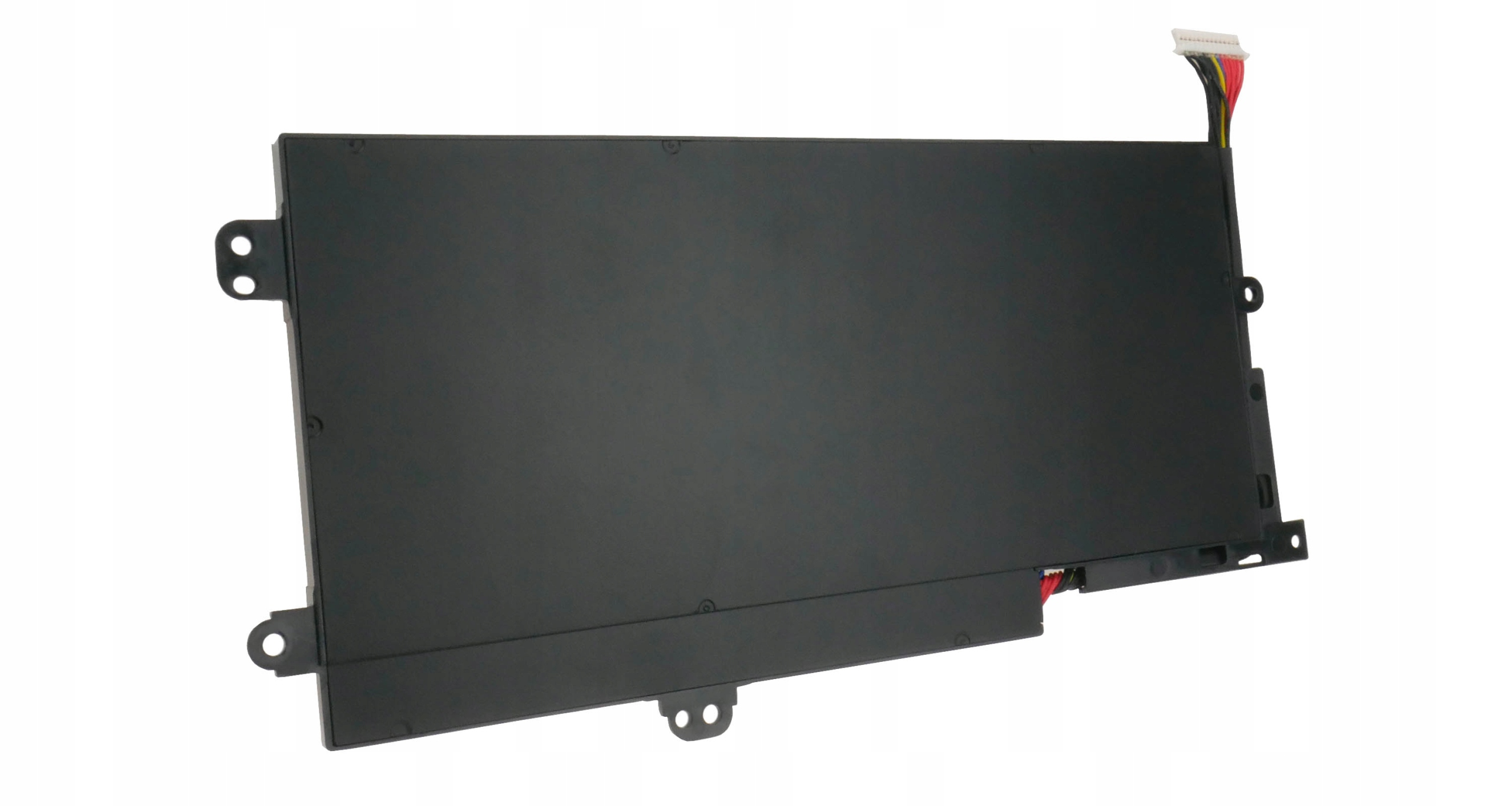 Czarna bateria do laptopa z kablami i zaczepami montażowymi na białym tle.