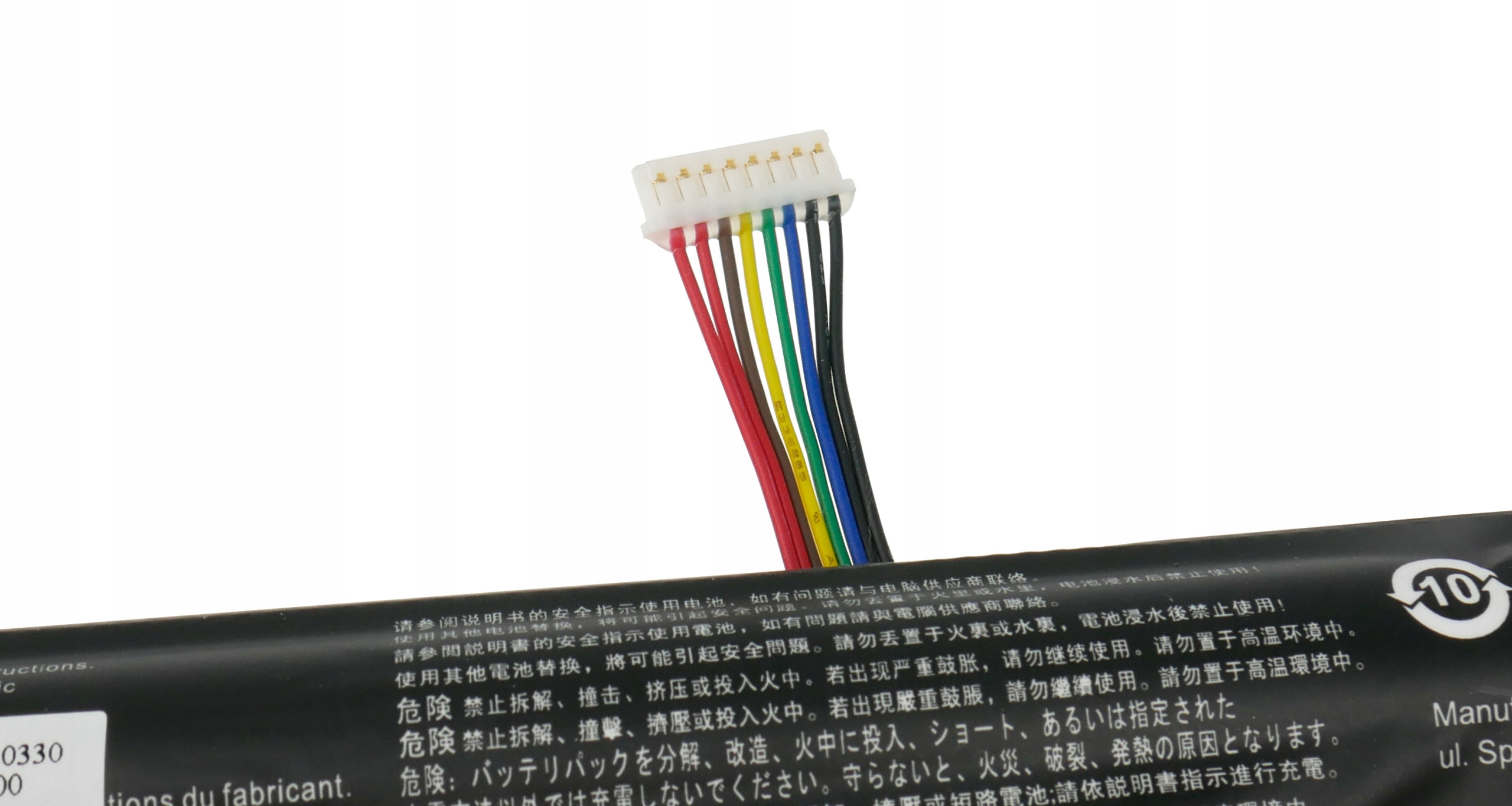 Zbliżenie złącza baterii z kolorowymi przewodami i etykietami ostrzegawczymi.