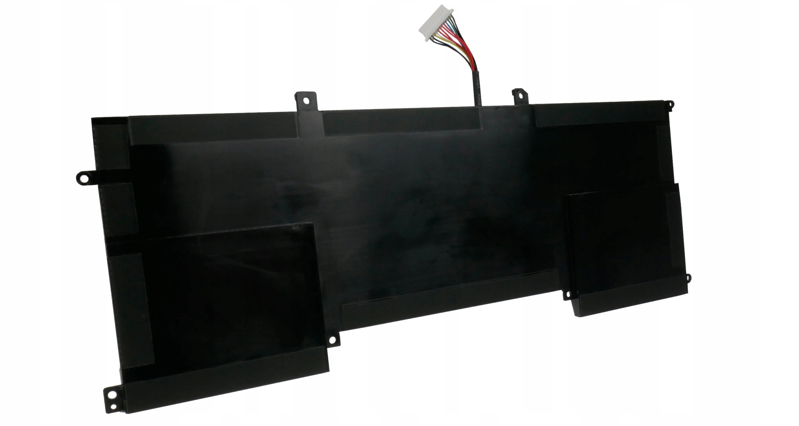 Czarna bateria do laptopa z białym złączem i kolorowymi przewodami na białym tle.