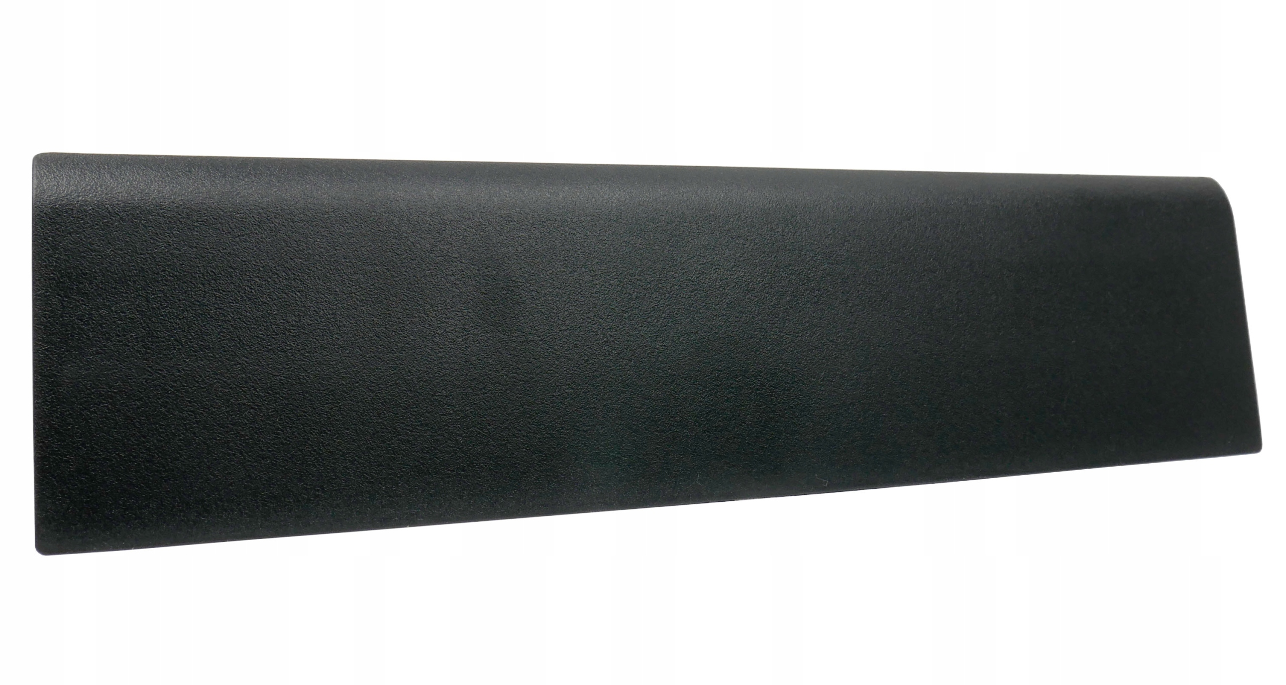 Czarna, teksturowana część z tworzywa sztucznego z zaokrąglonymi rogami na białym tle.