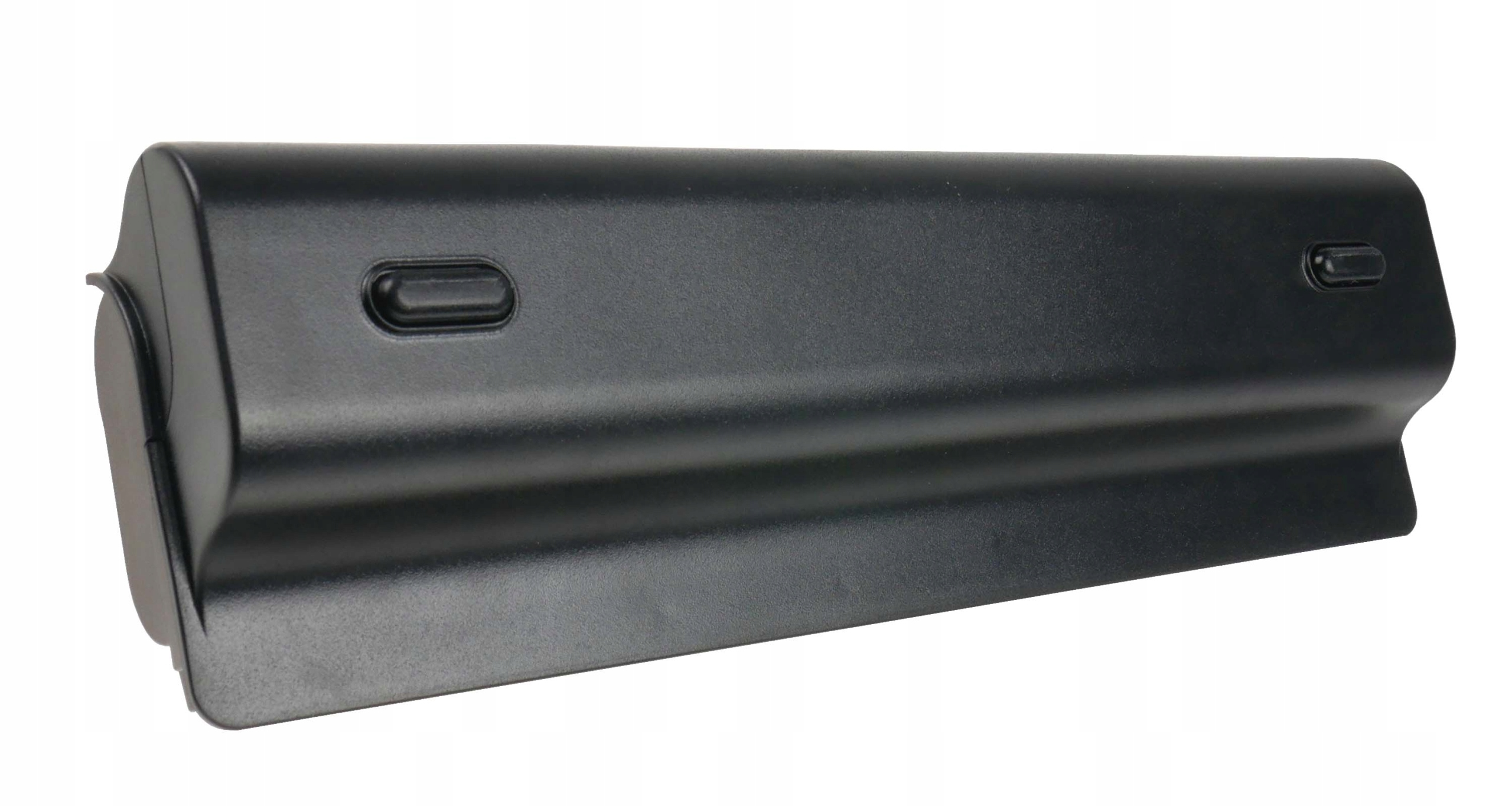 Czarna bateria z dwoma owalnymi wcięciami, na białym tle.