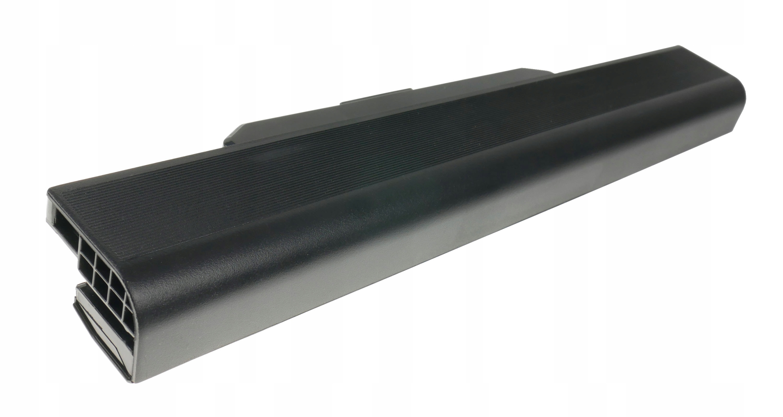 Czarna bateria do laptopa z prążkowaną górą i otworami wentylacyjnymi.