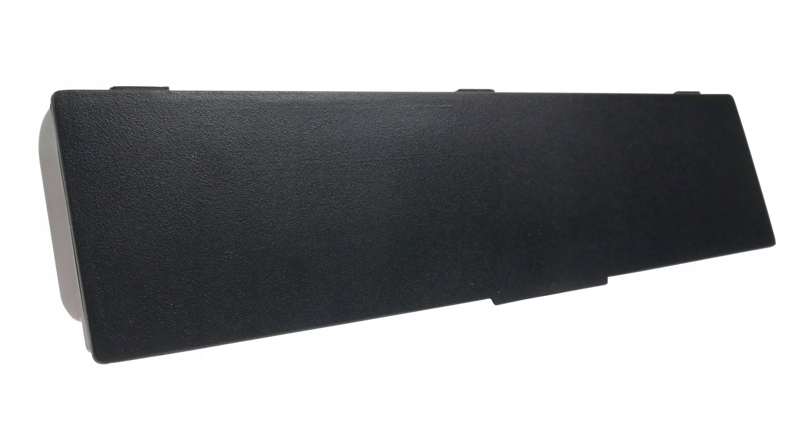 Czarny prostokątny obiekt z teksturowaną powierzchnią i dwoma klipsami.