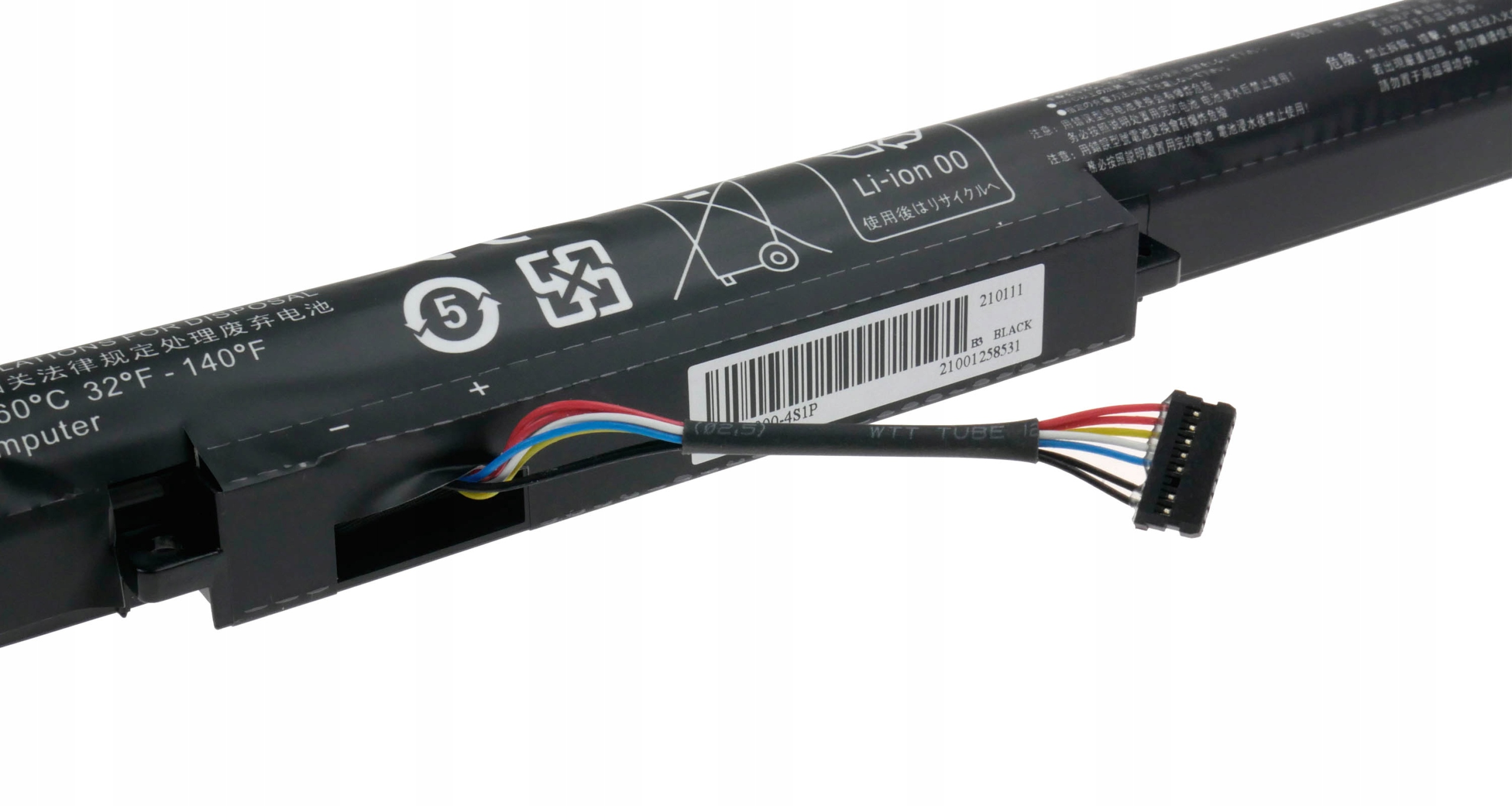 Czarna bateria do laptopa z kablem połączeniowym i symbolami ostrzegawczymi.