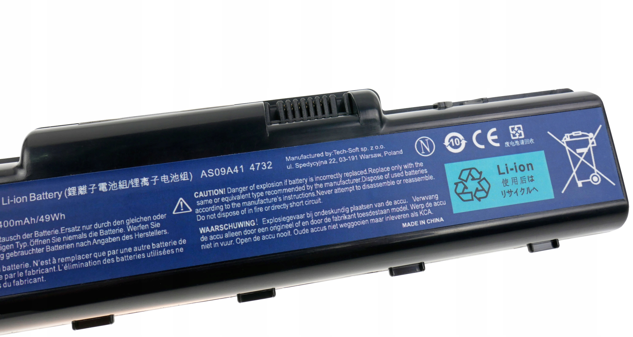 Czarna bateria litowo-jonowa z etykietami ostrzegawczymi i symbolami recyklingu.