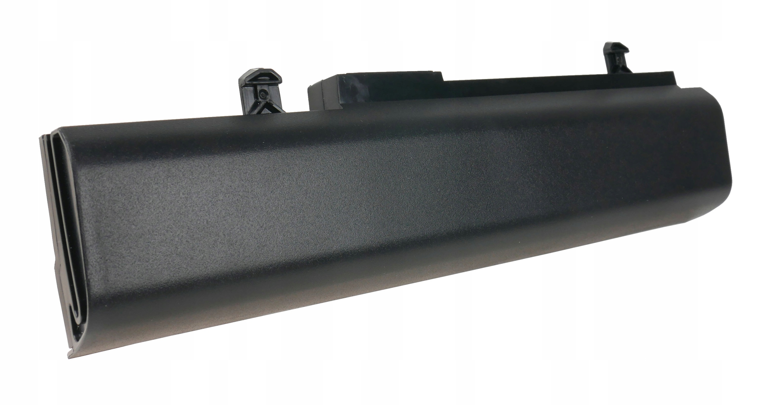 Czarne etui baterii laptopa z klipsami na białym tle.