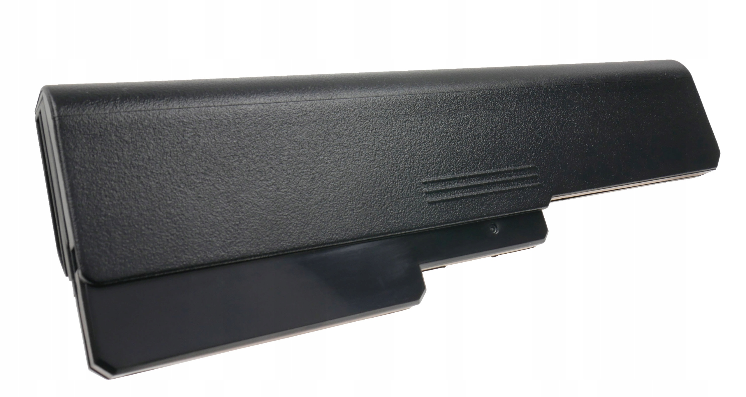Czarna bateria do laptopa z teksturowaną obudową i rowkami.