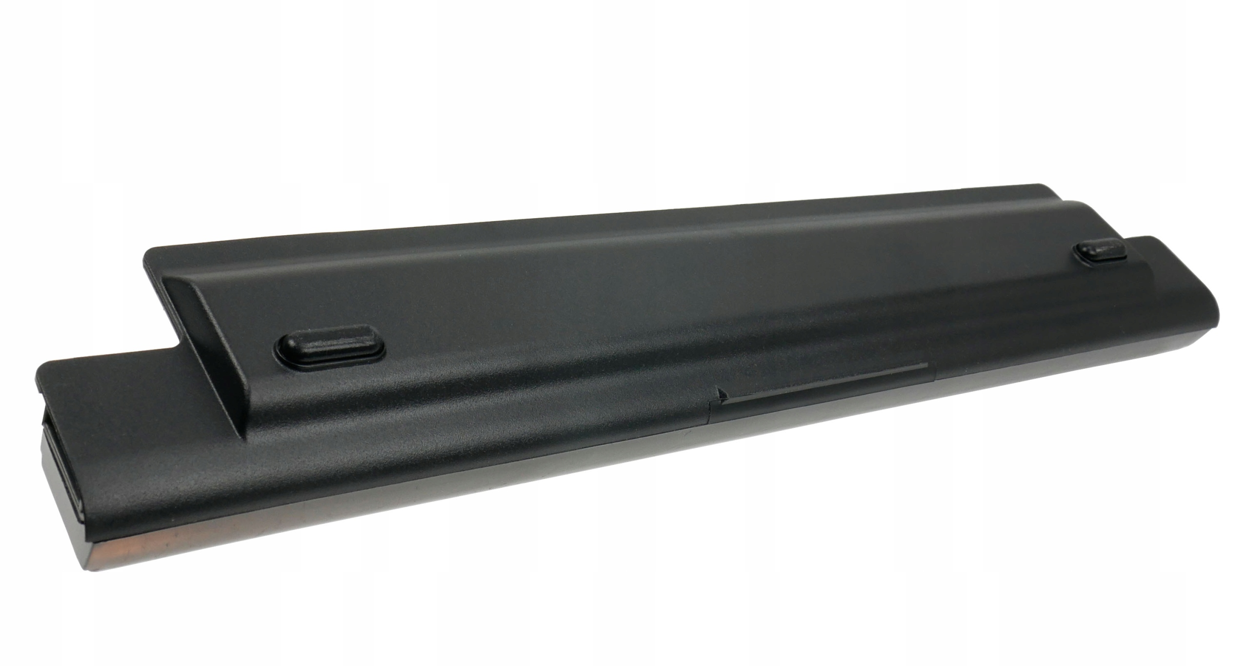 Czarna bateria do laptopa z mechanizmem zatrzaskowym, na białym tle.