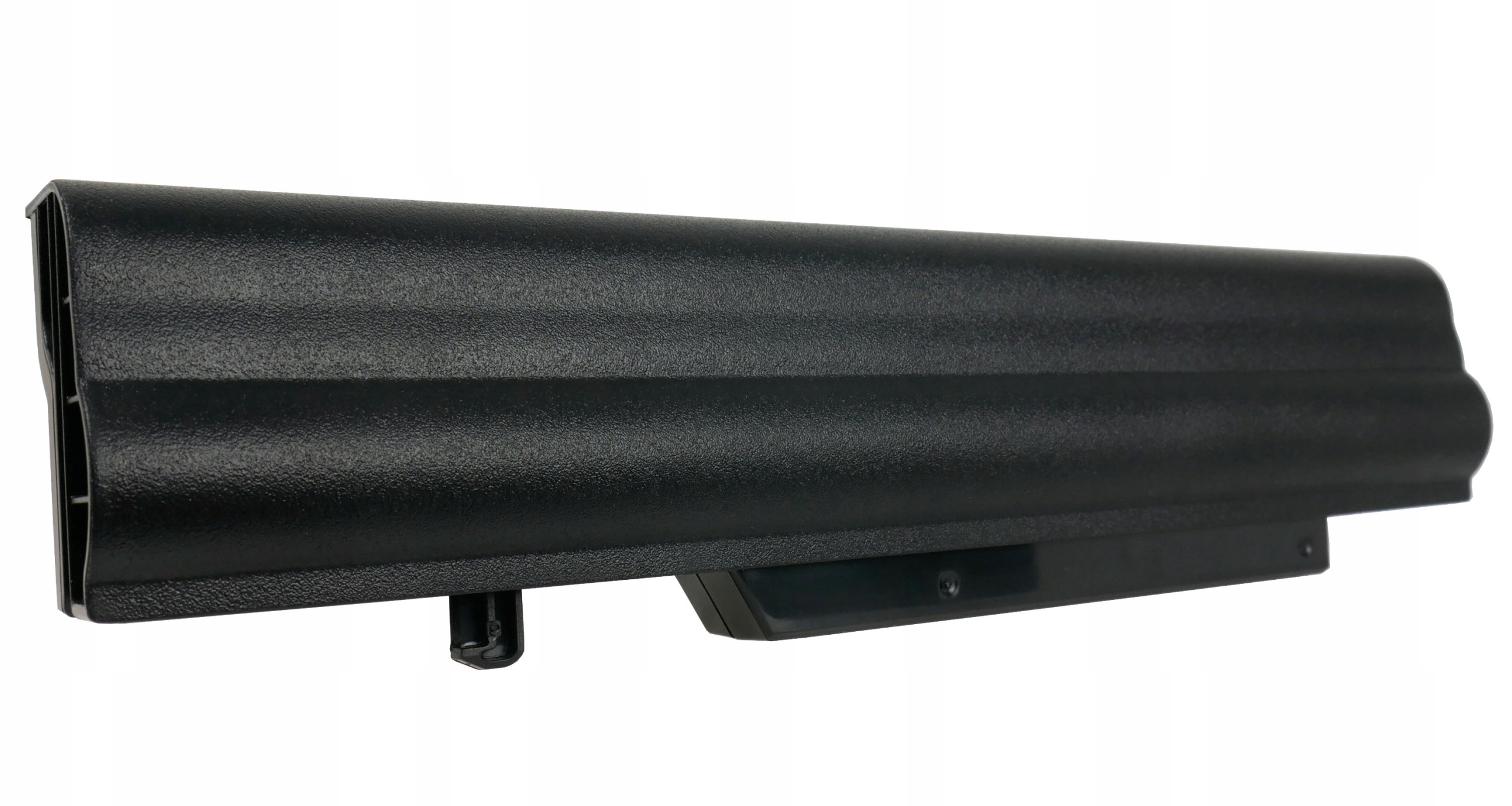 Czarna, teksturowana bateria do laptopa z chropowatą powierzchnią i wystającymi złączami.