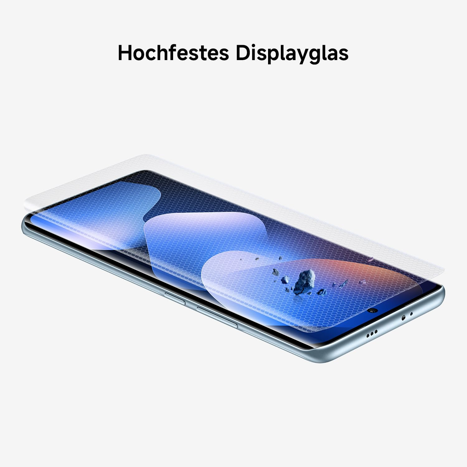 Ein Displayschutzglas liegt auf einem Smartphone mit blauem Hintergrund.
