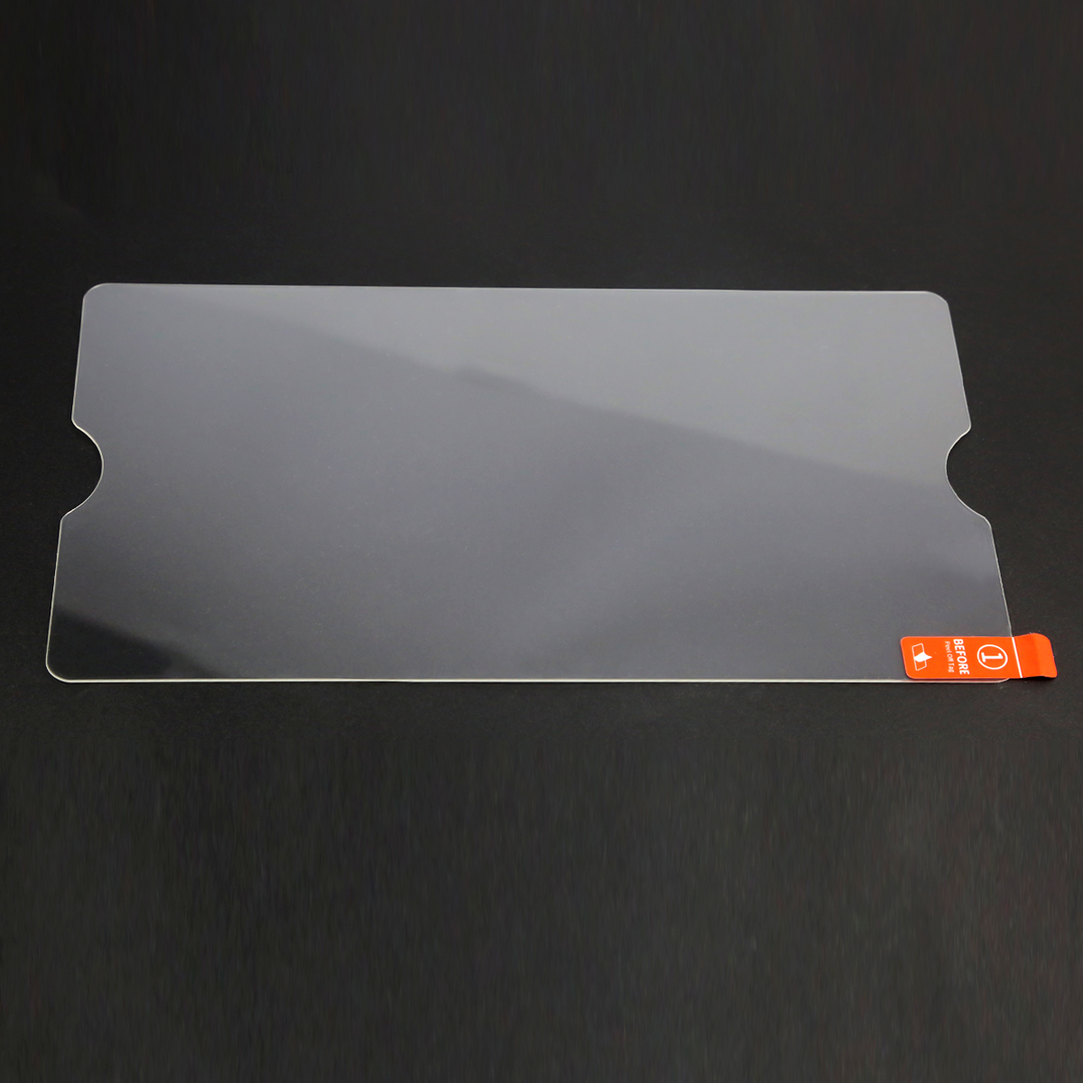 Przezroczysta folia ochronna na ekran na czarnym tle z czerwoną zakładką.