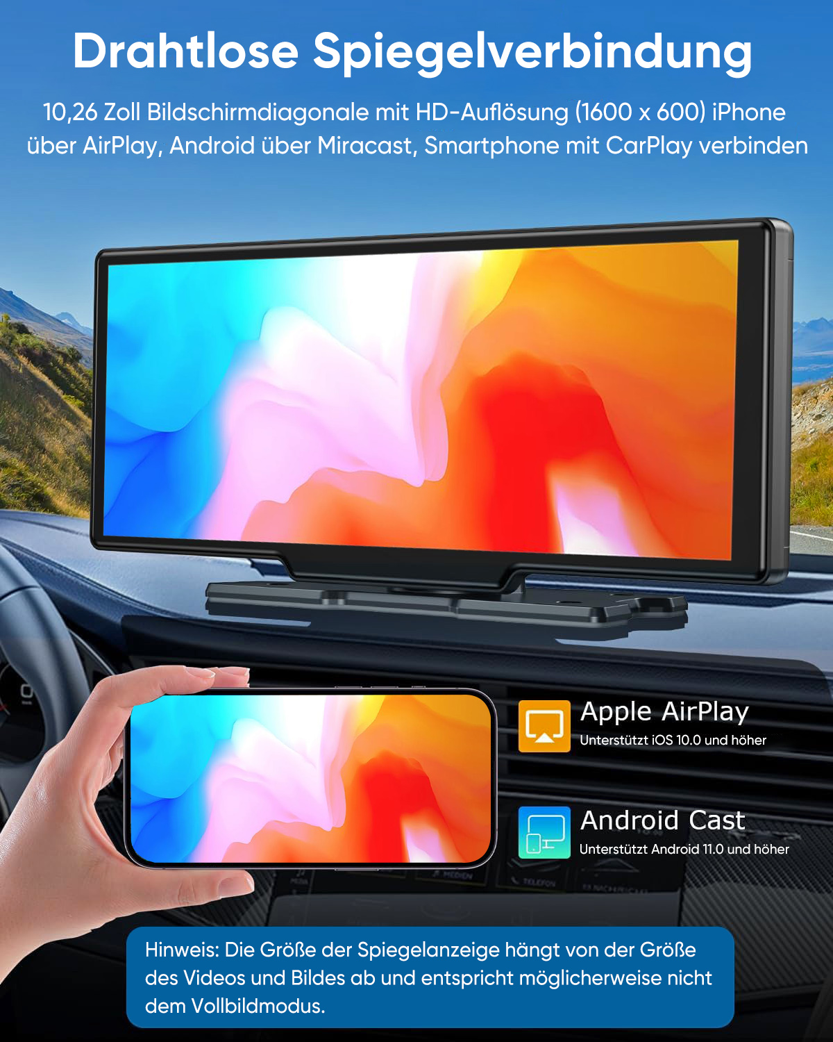 Ein Auto-Display zeigt Smartphone-Inhalte. Eine Hand hält ein Smartphone daneben.