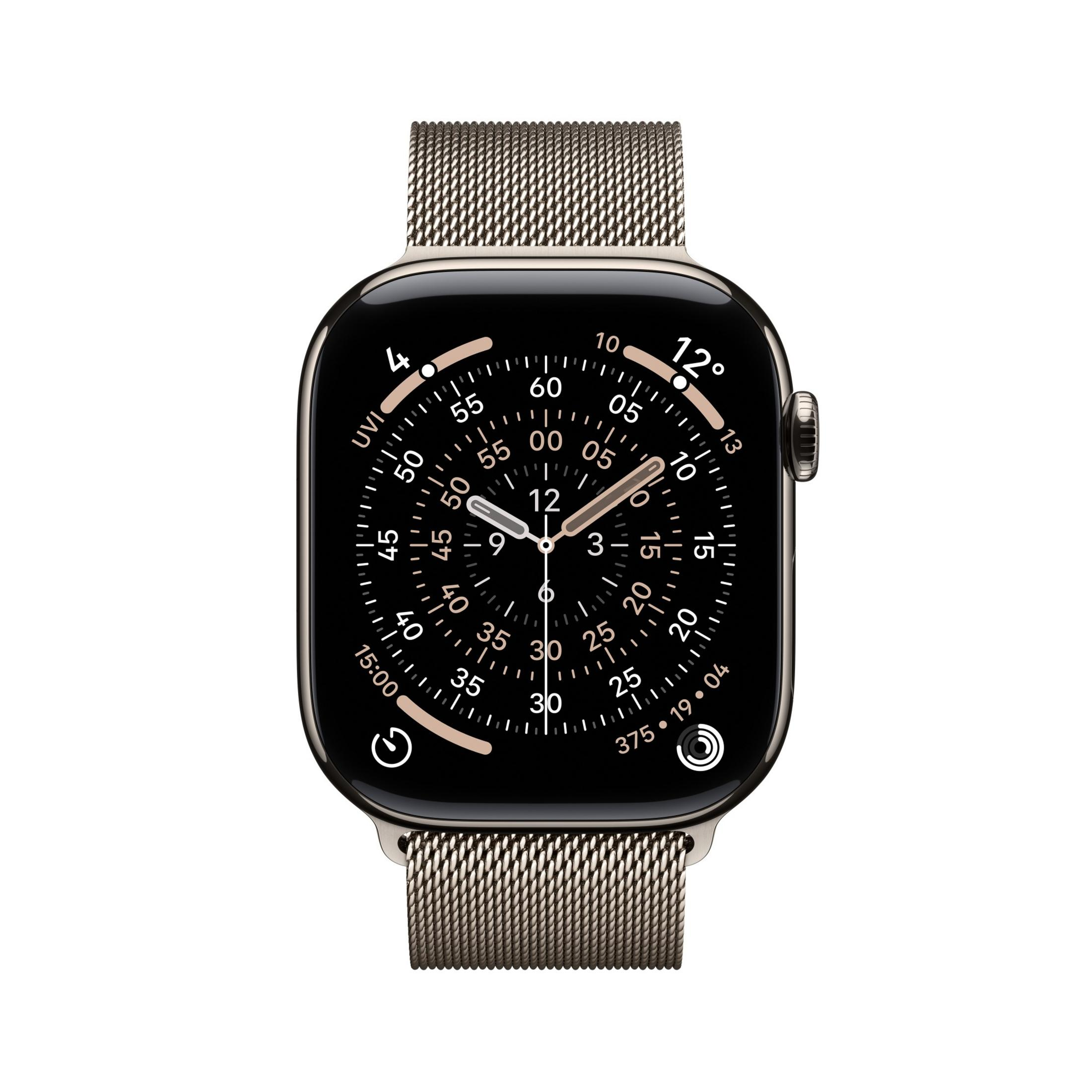 Uno smartwatch dorato con cinturino in rete e quadrante nero che mostra ora e data.