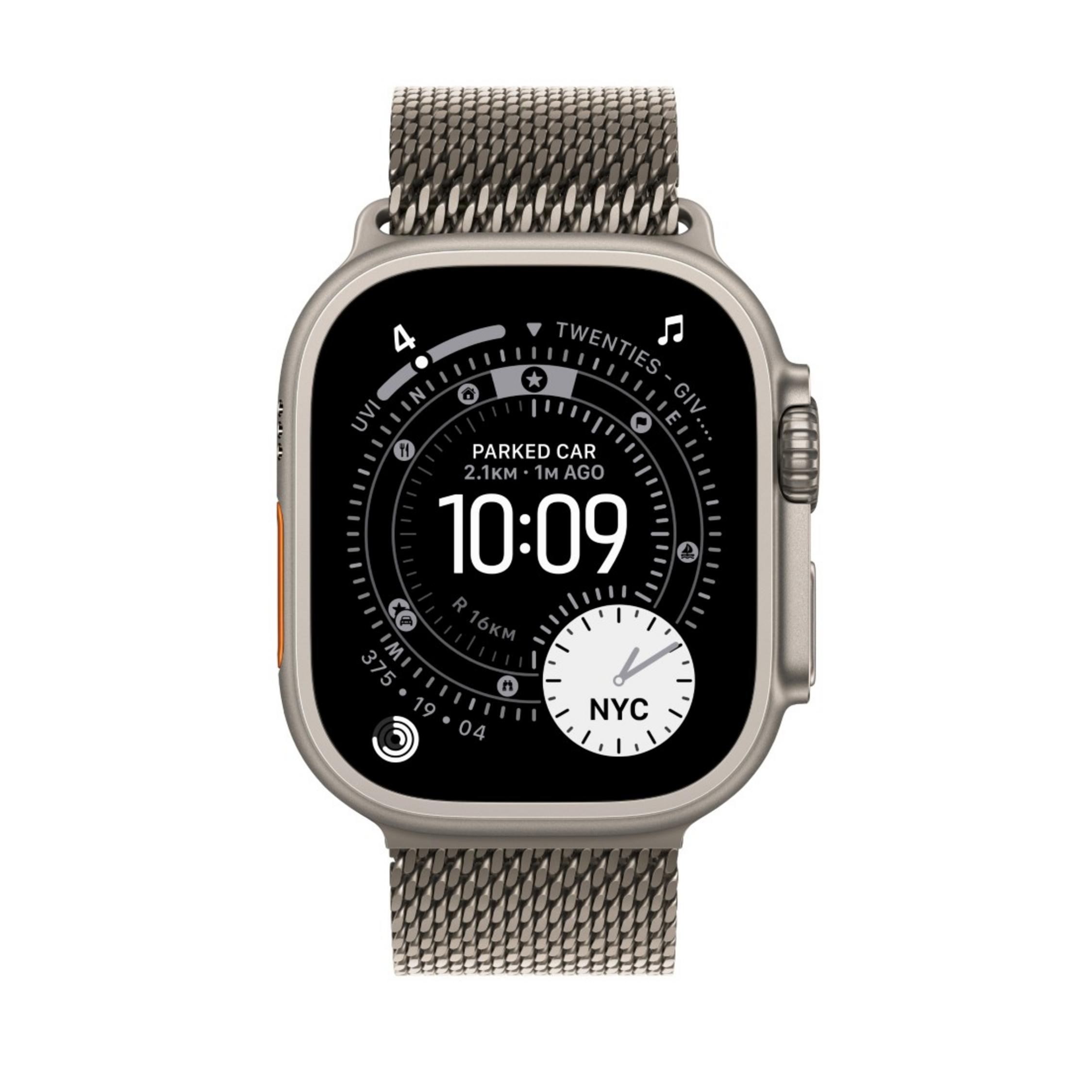 Uno smartwatch grigio con cinturino milanese argentato e quadrante digitale.