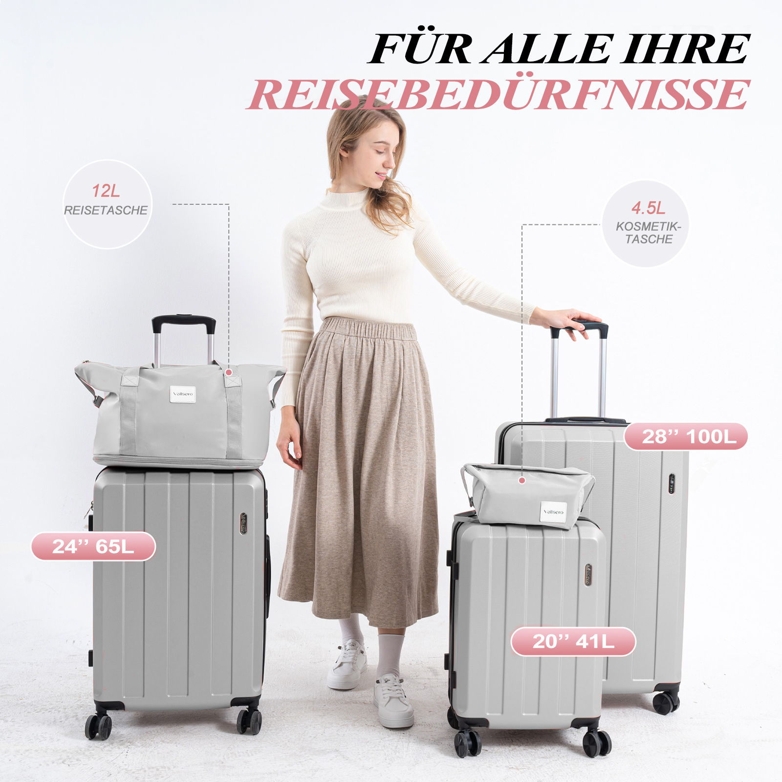 Une femme présente des bagages argentés de différentes tailles.