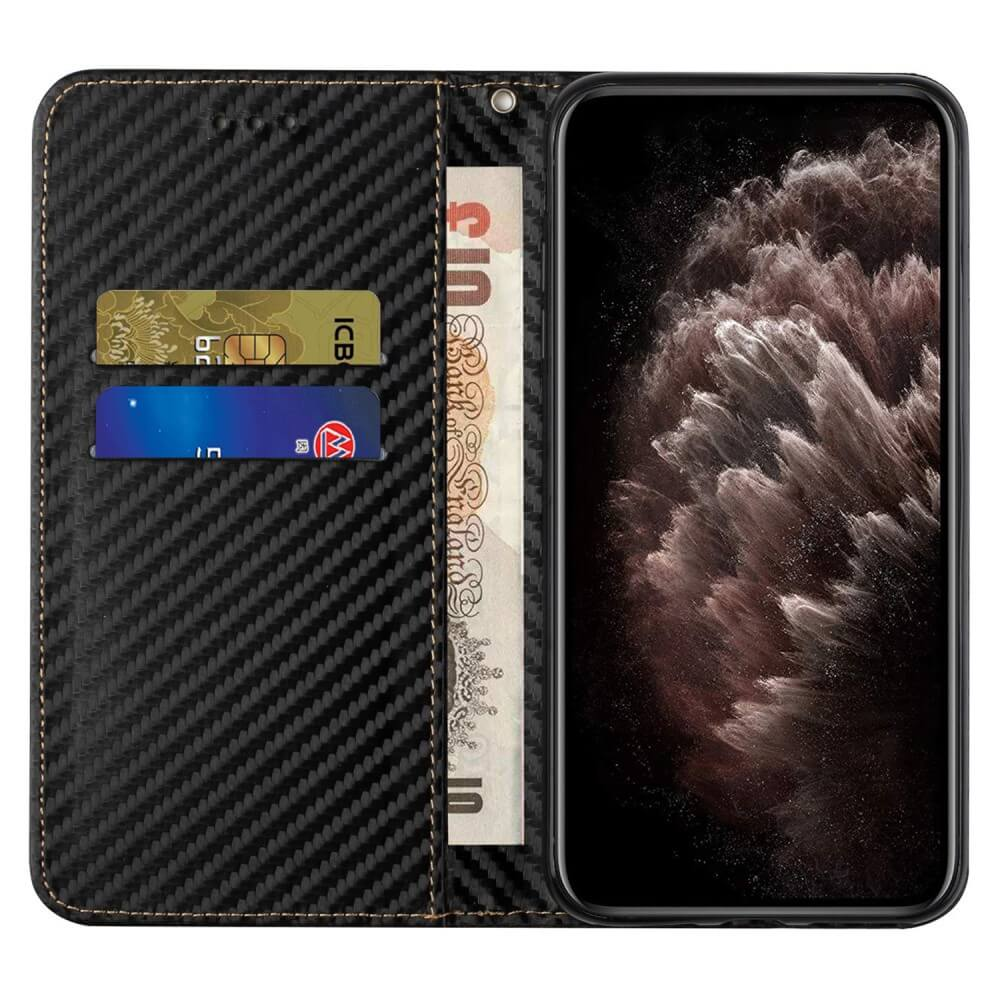 Portafoglio nero con telefono, carte e banconota.