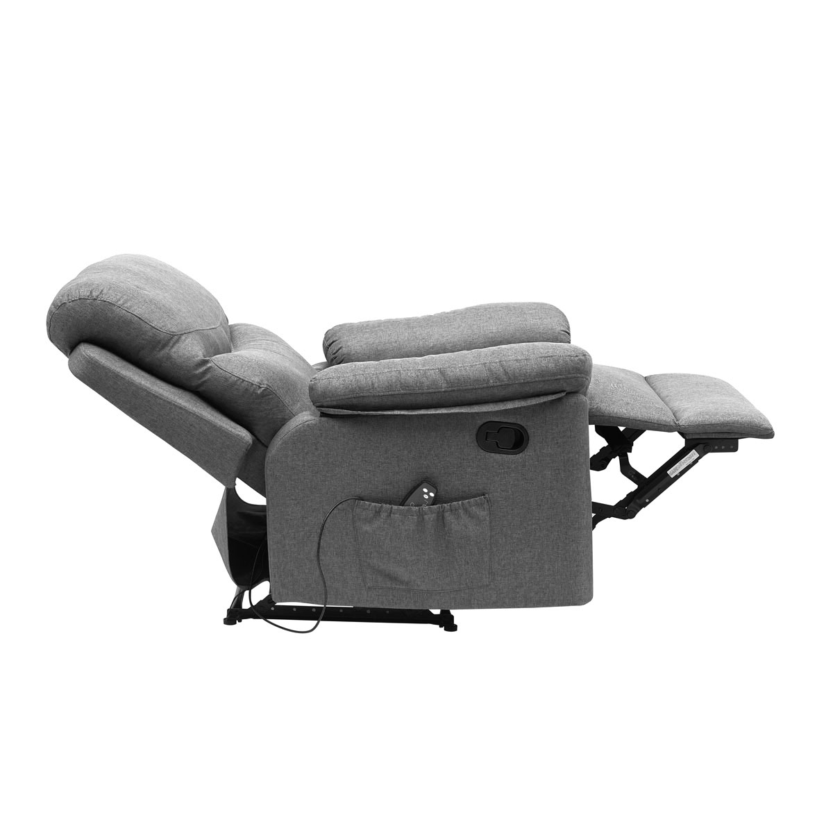 Szary fotel rozkładany z wysuniętym podnóżkiem i pilotem.