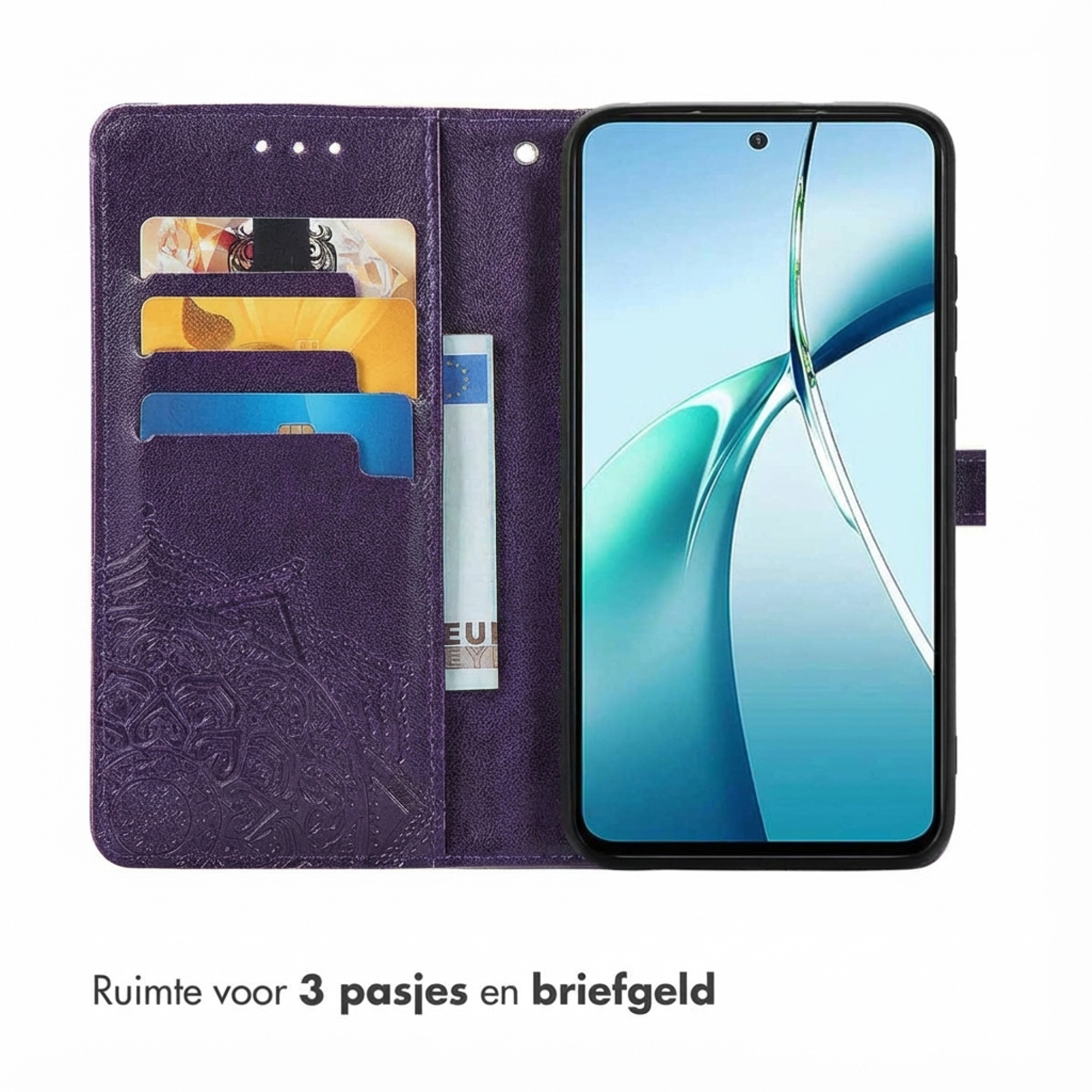 Étui de téléphone violet avec fentes pour cartes, tenant un smartphone.