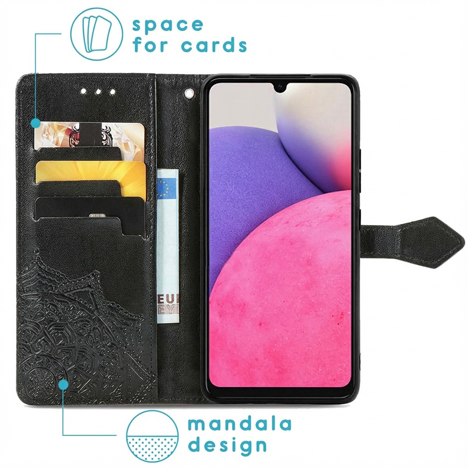 Zwarte telefoonhoes met kaartsleuven en mandala-ontwerp. Toont een smartphone.