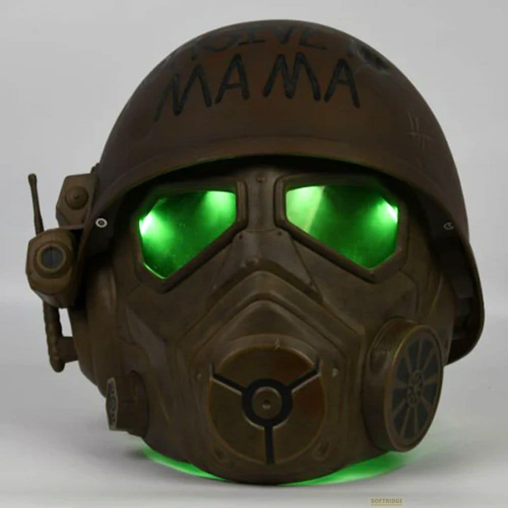 Una maschera antigas marrone con luci verdi e la parola "MAMA".