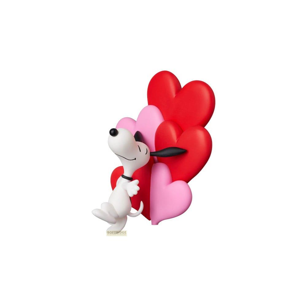 Snoopy steht vor einer Gruppe von Herzen in Rot und Rosa.