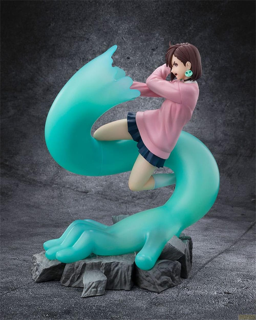 Eine Figur eines Mädchens in einem rosa Pullover, umgeben von einem türkisfarbenen, fließenden Element.