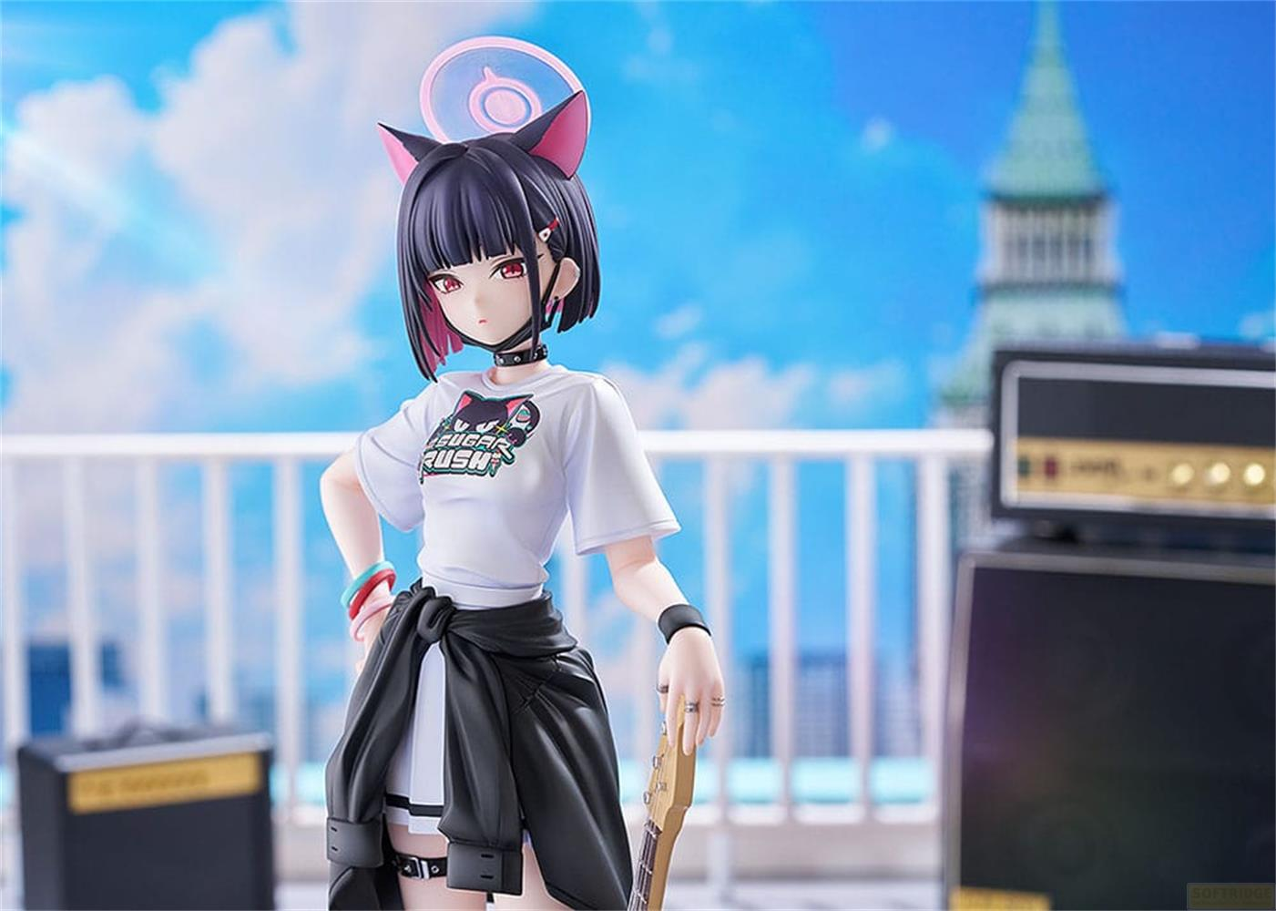 Anime-Figur mit Katzenohren und Gitarre, steht vor einem Verstärker.