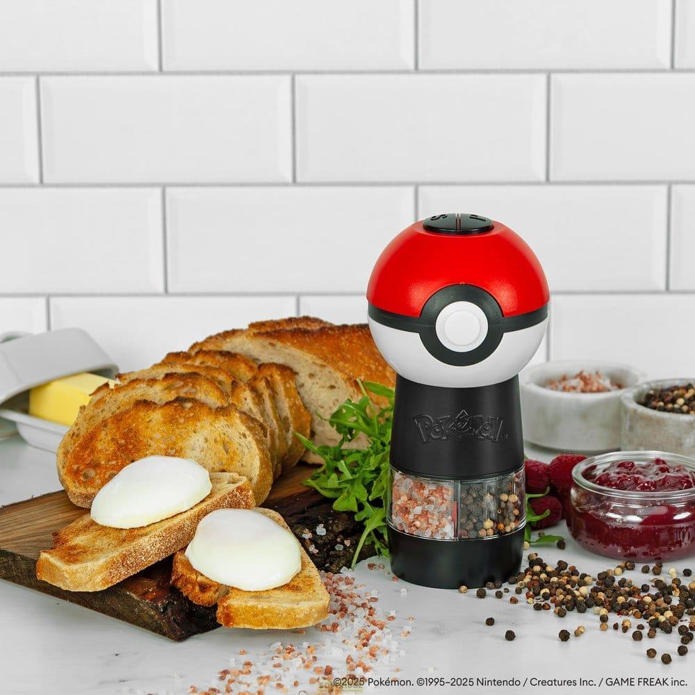 Pokéball-Mühle mit Toast, pochierten Eiern, Butter und Marmelade.