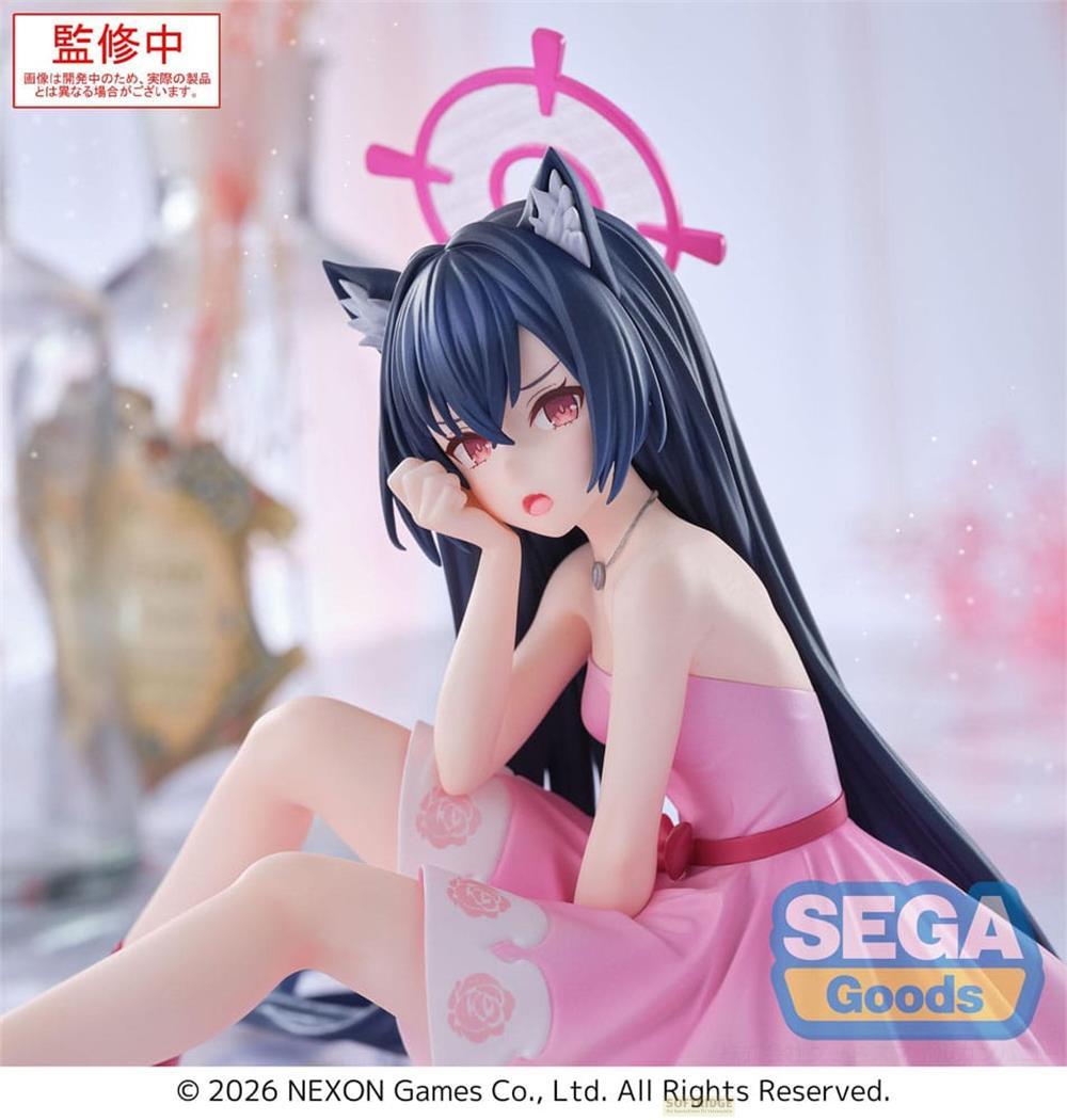 Anime-Figur eines Mädchens mit Katzenohren in einem rosa Kleid, sitzend.