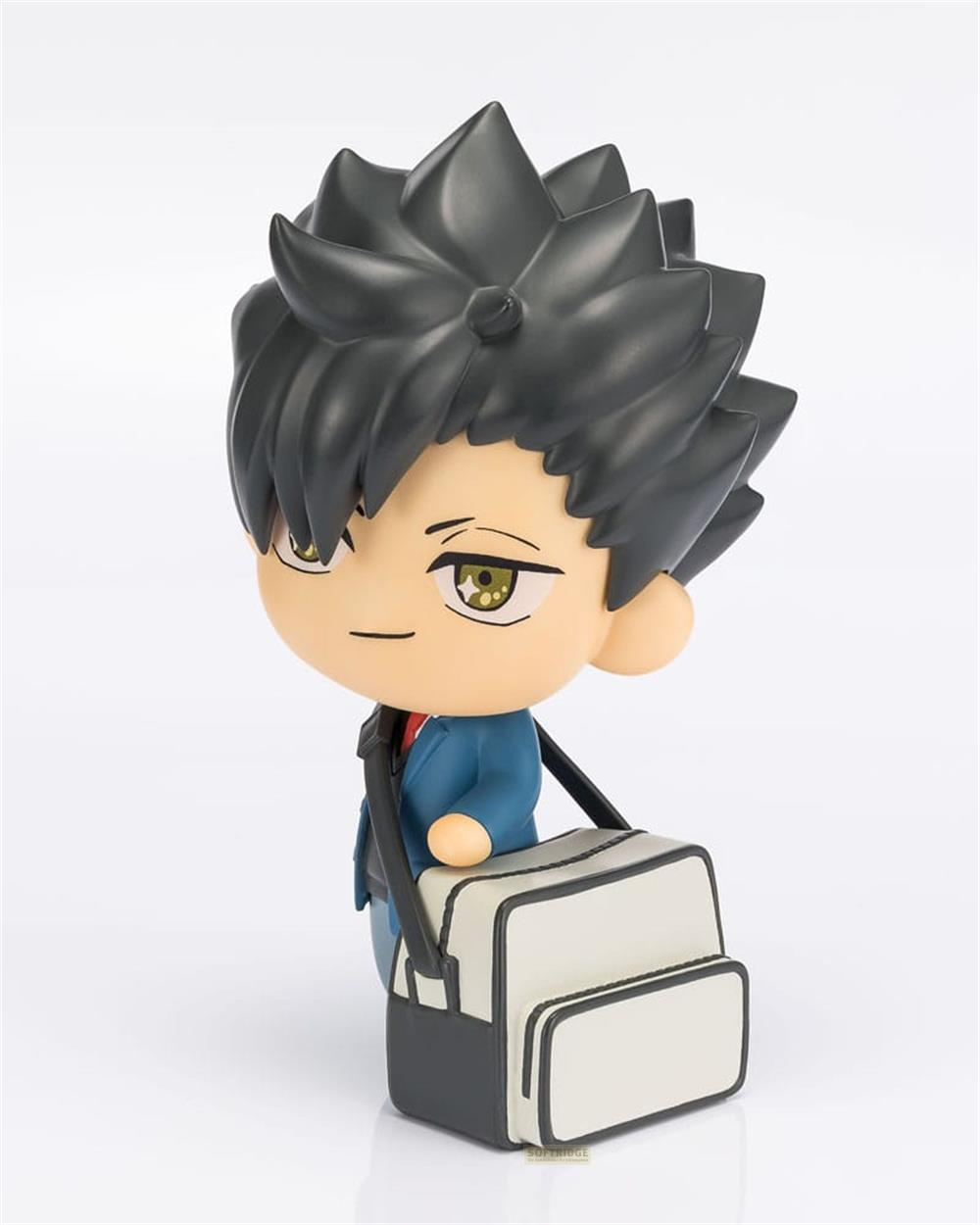Eine Anime-Figur mit dunklem Haar, blauer Jacke und weißem Rucksack.