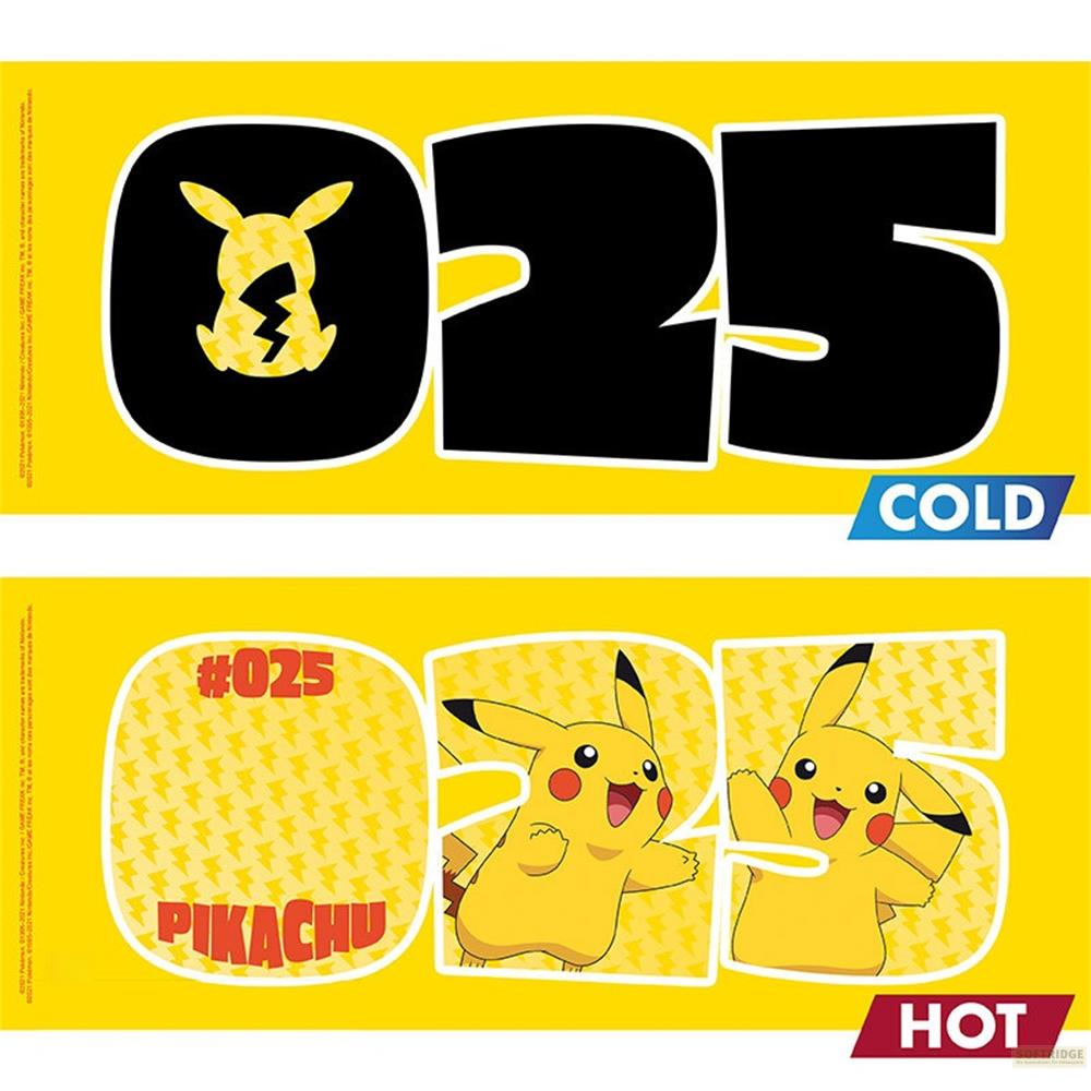 Zwei gelbe Pokémon-Designs mit der Zahl 025. Oben: Pikachu-Symbol, unten: zwei Pikachus.