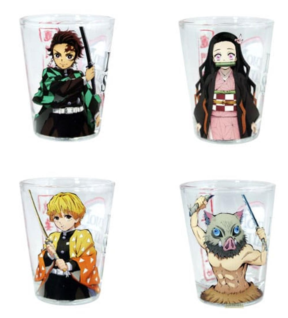 Vier Gläser mit Anime-Figuren: Tanjiro, Nezuko, Zenitsu und Inosuke.