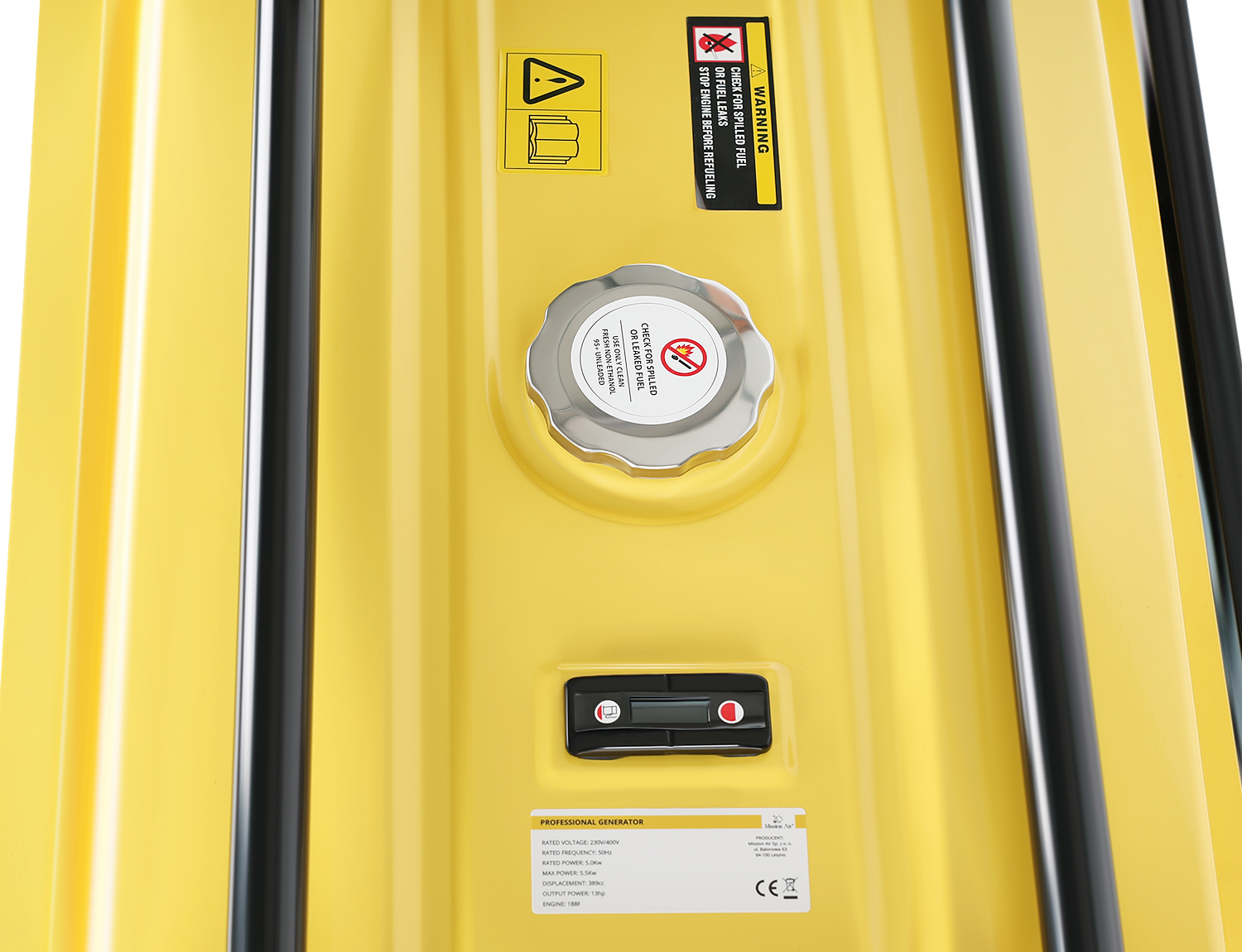 Żółty generator z etykietami ostrzegawczymi i specyfikacją techniczną.