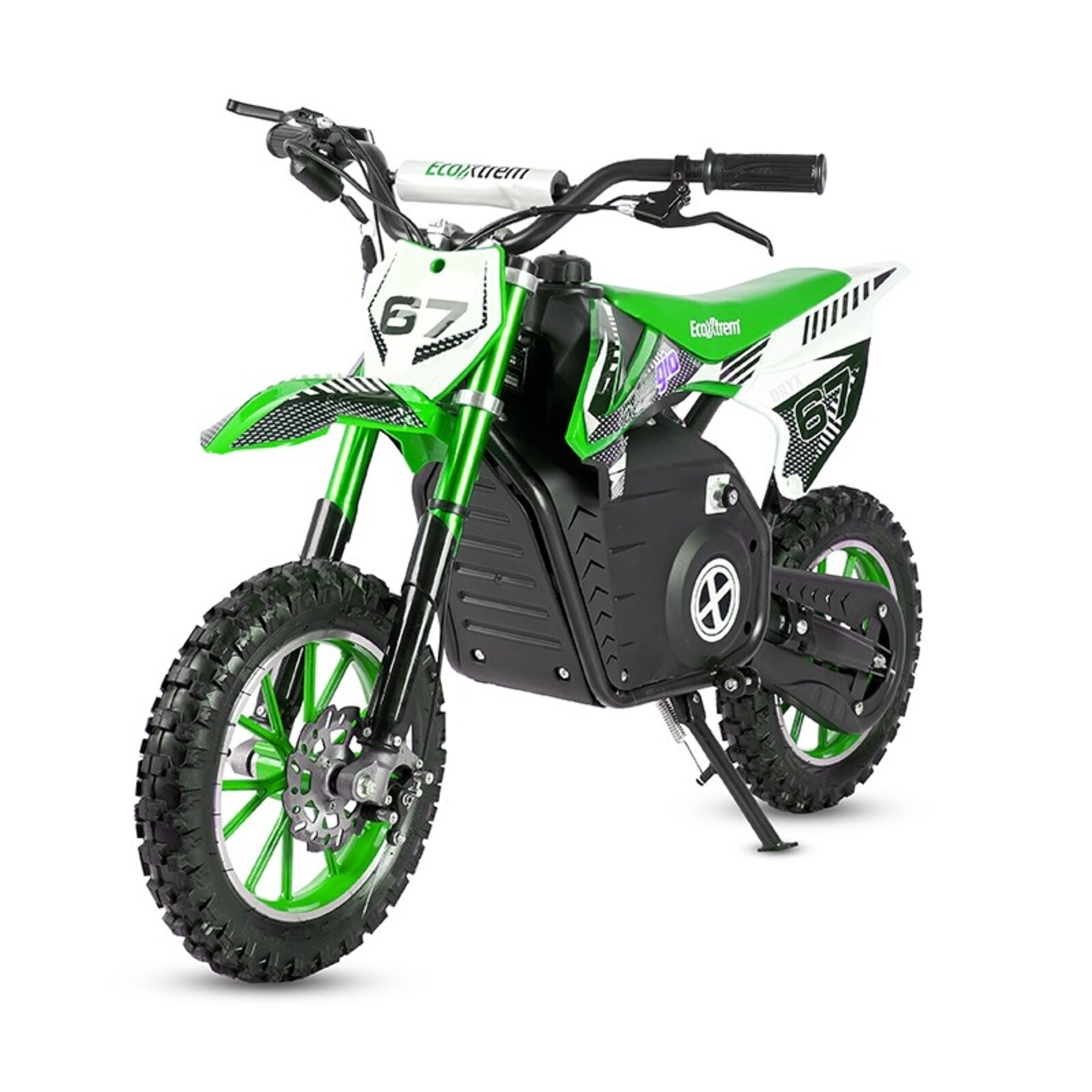 Moto de cross verde con el número 67 sobre fondo blanco. Neumáticos de tacos.
