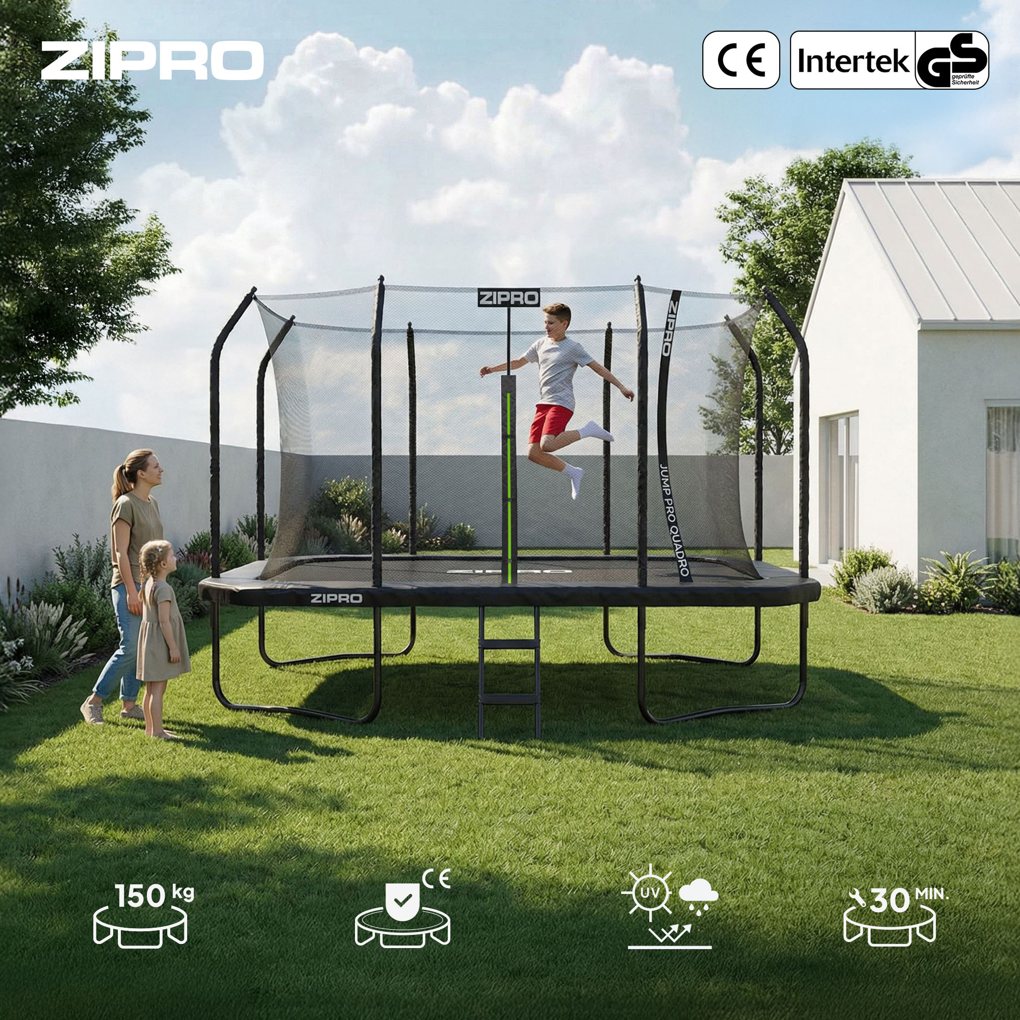 Ein Junge springt auf einem Trampolin. Eine Frau und ein Kind stehen daneben.