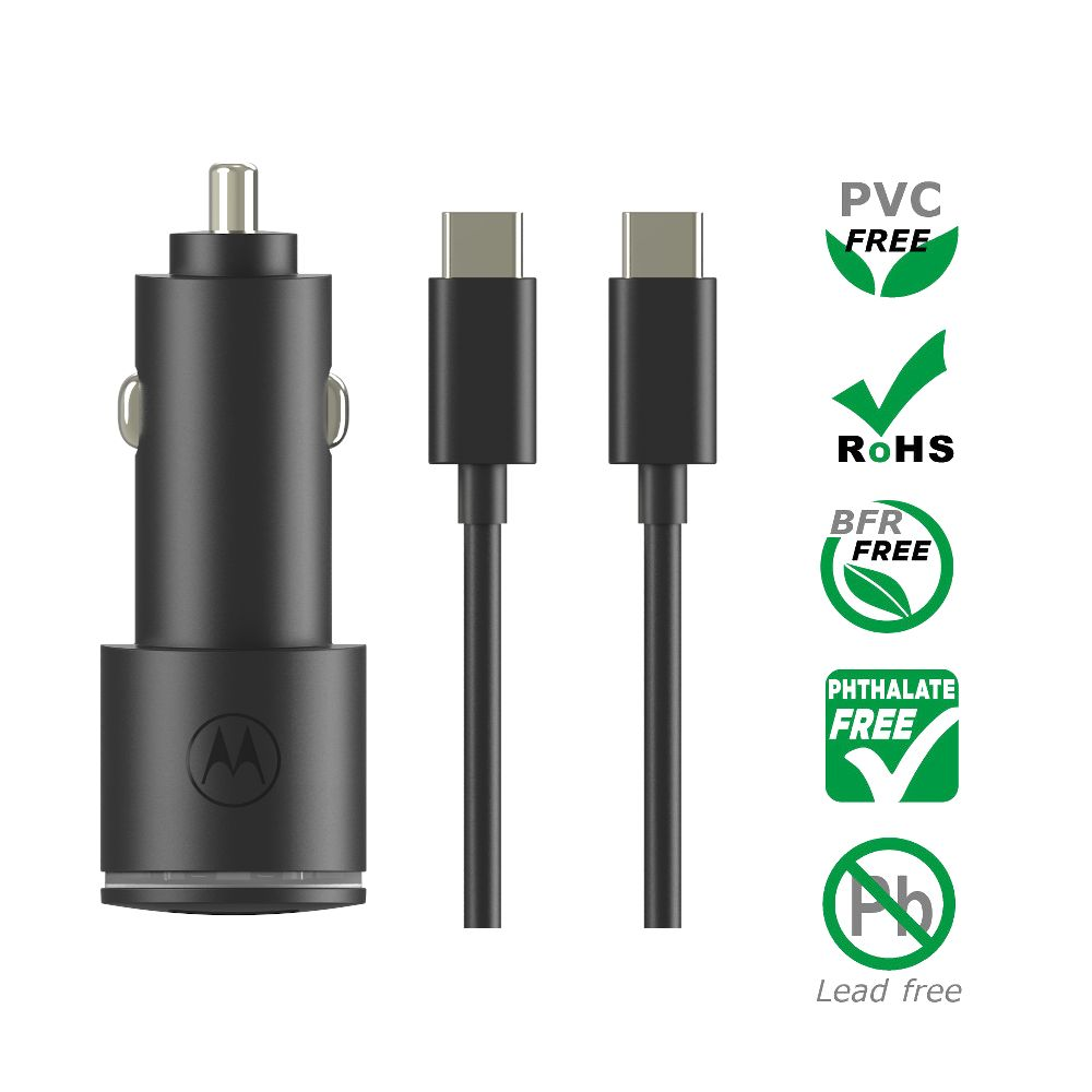Cargador de coche negro y dos cables USB-C, con certificaciones ambientales.