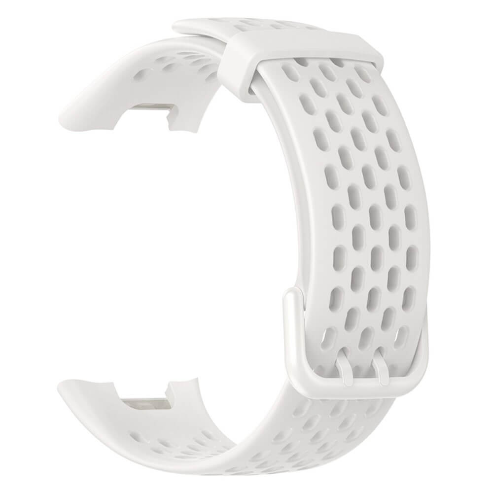 Un bracelet blanc perforé pour montre connectée, courbé sur fond blanc.
