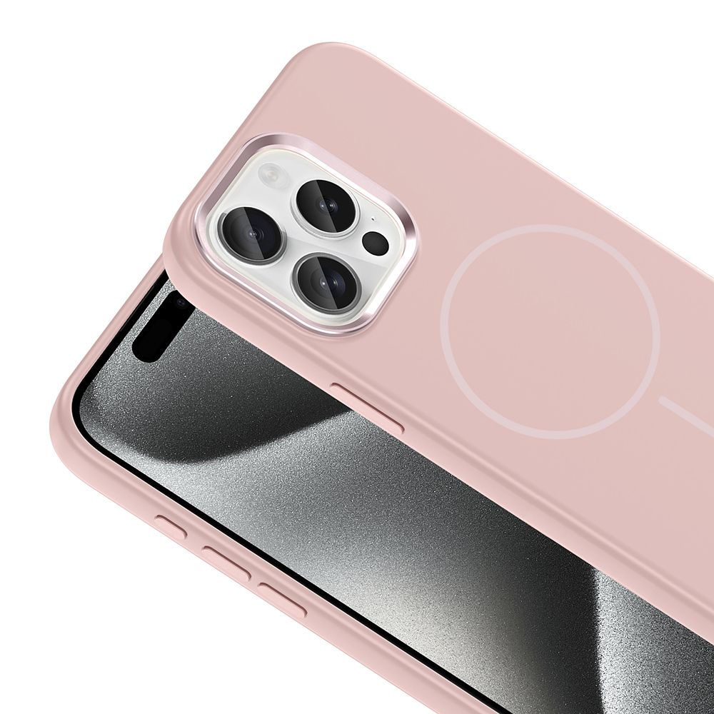 Üç kamera lensli ve dairesel desenli pembe bir telefon.