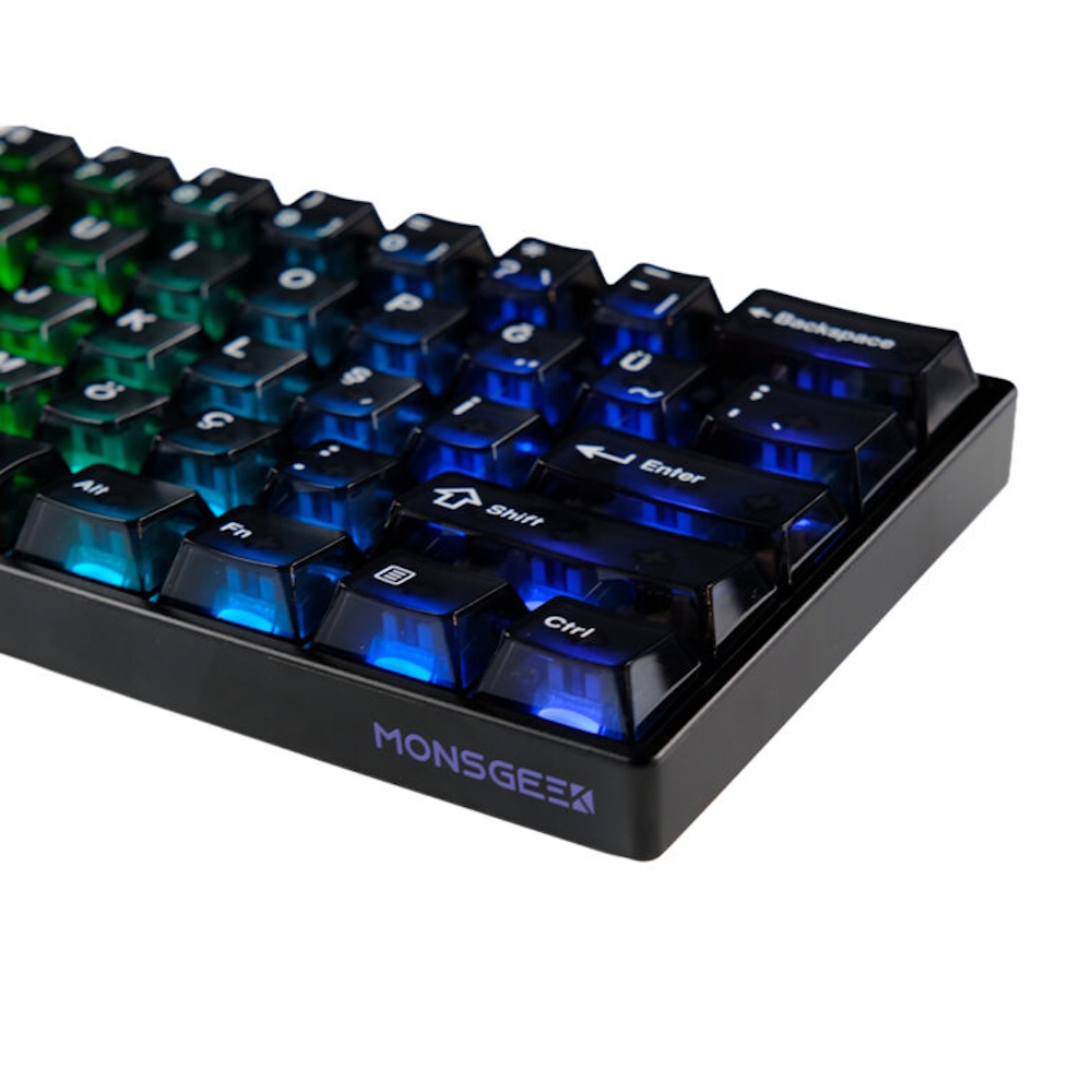 Mavi ve yeşil renkleri gösteren RGB aydınlatmalı siyah bir klavye.