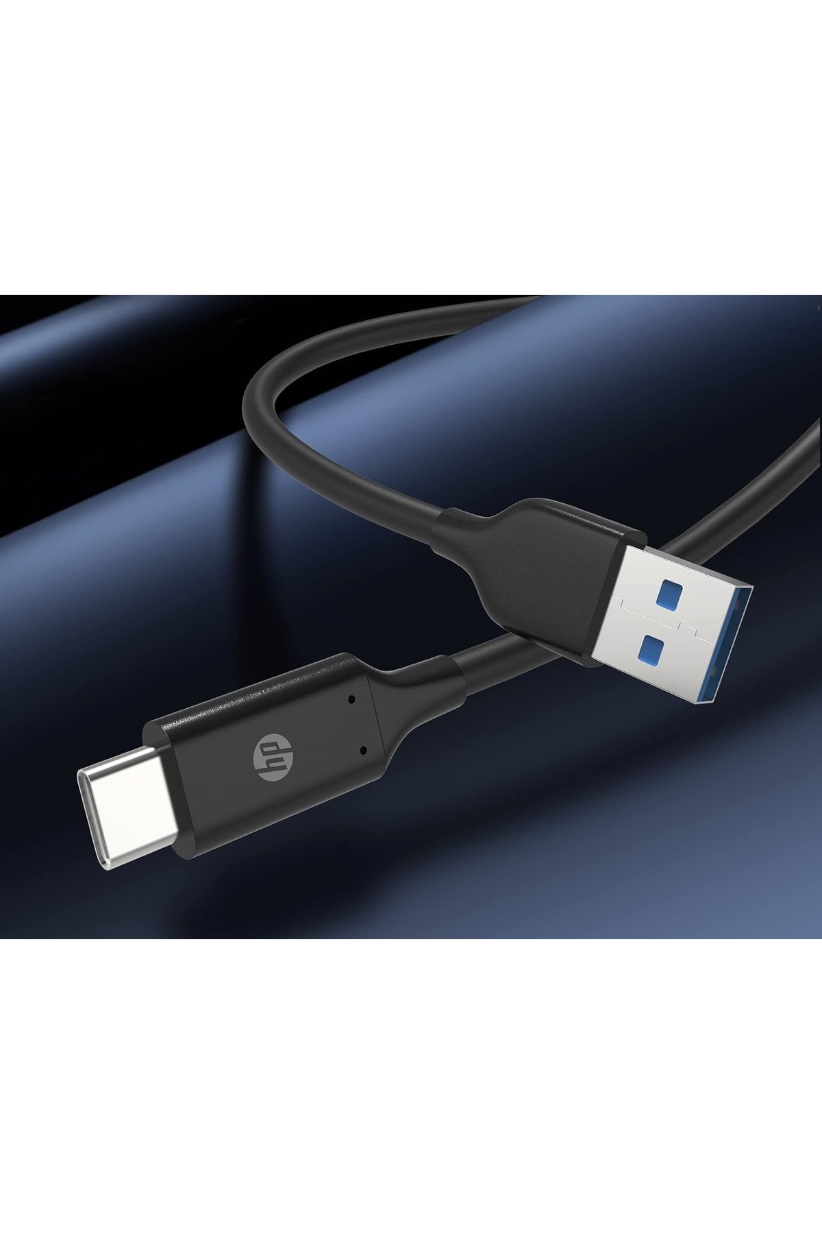 HP logolu siyah USB-C kablosu ve koyu arka planda USB-A konektörü.