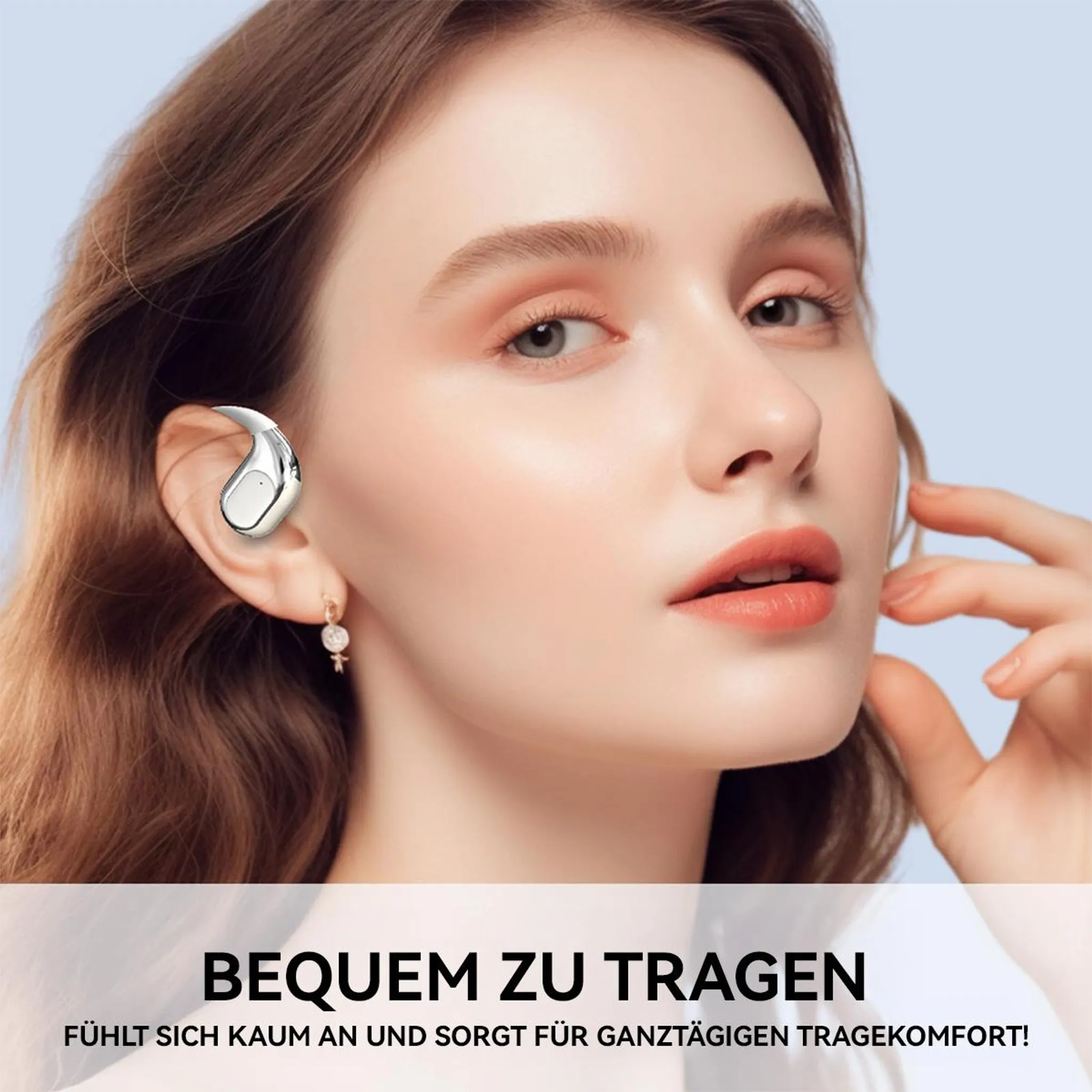 Eine Frau mit einem silbernen Ohrhörer im Ohr und einer Perlenohrring.