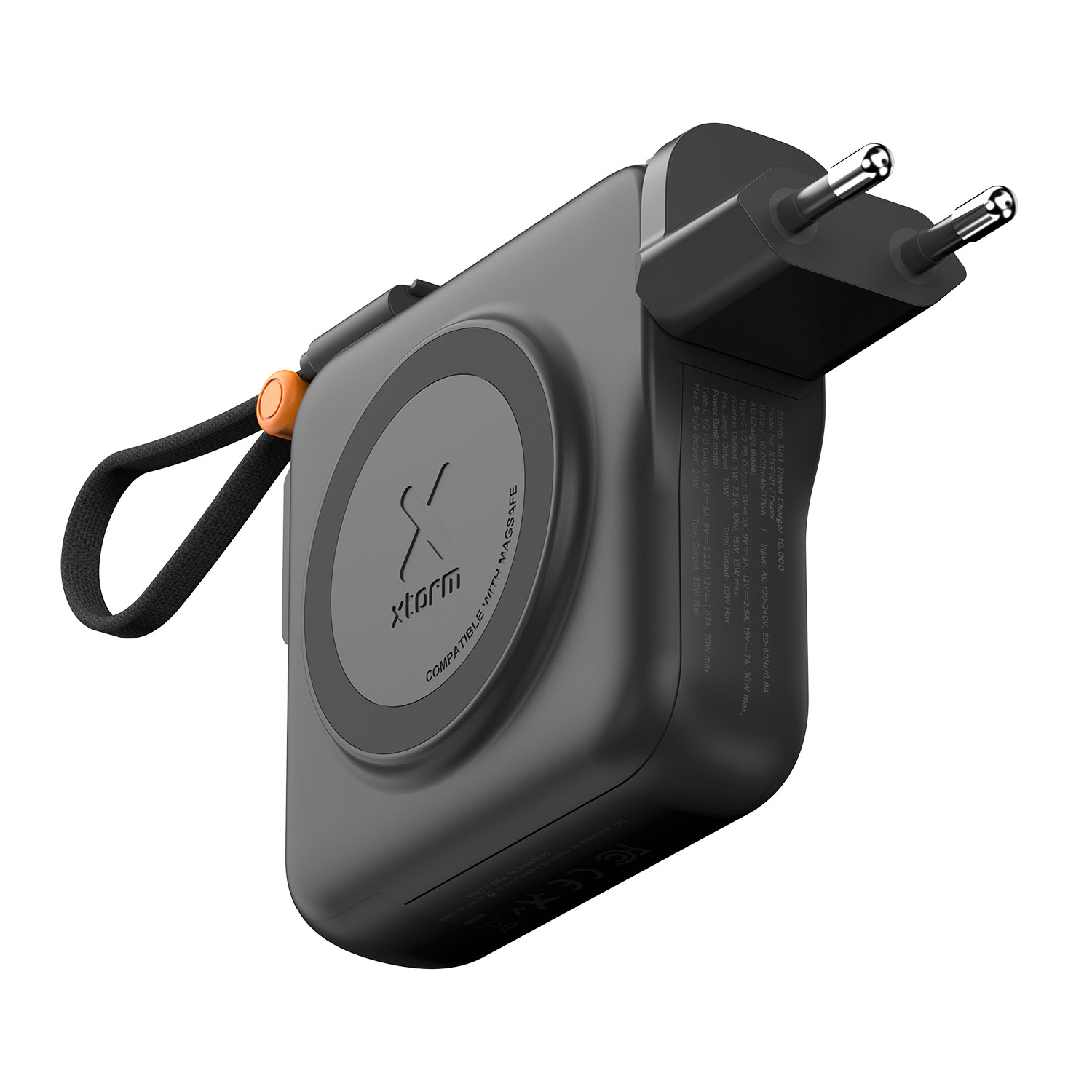 Caricabatterie da viaggio Xtorm nero 3 in 1 con spina, USB-C e pad di ricarica MagSafe.