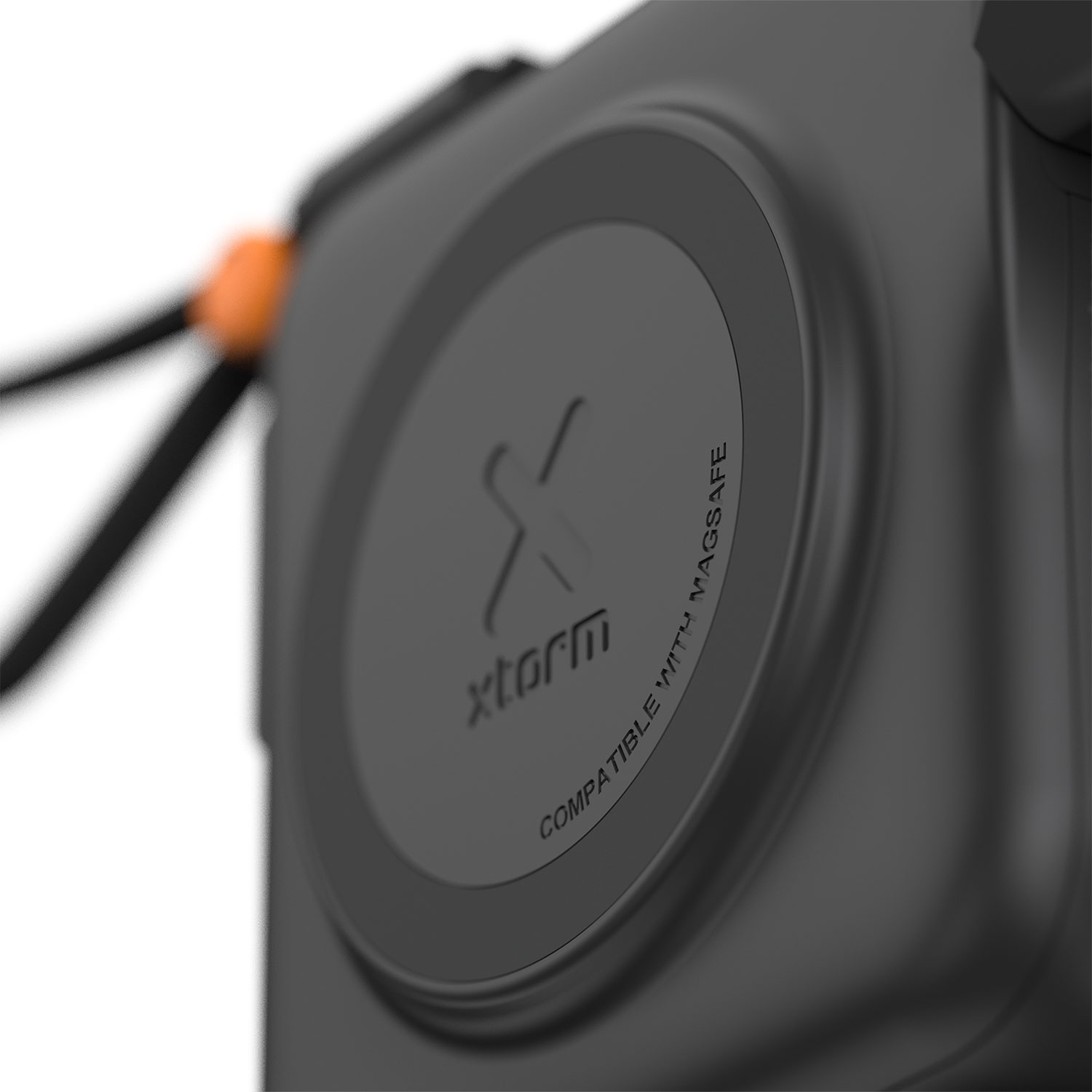 Caricatore Xtorm nero compatibile Magsafe con laccetto.