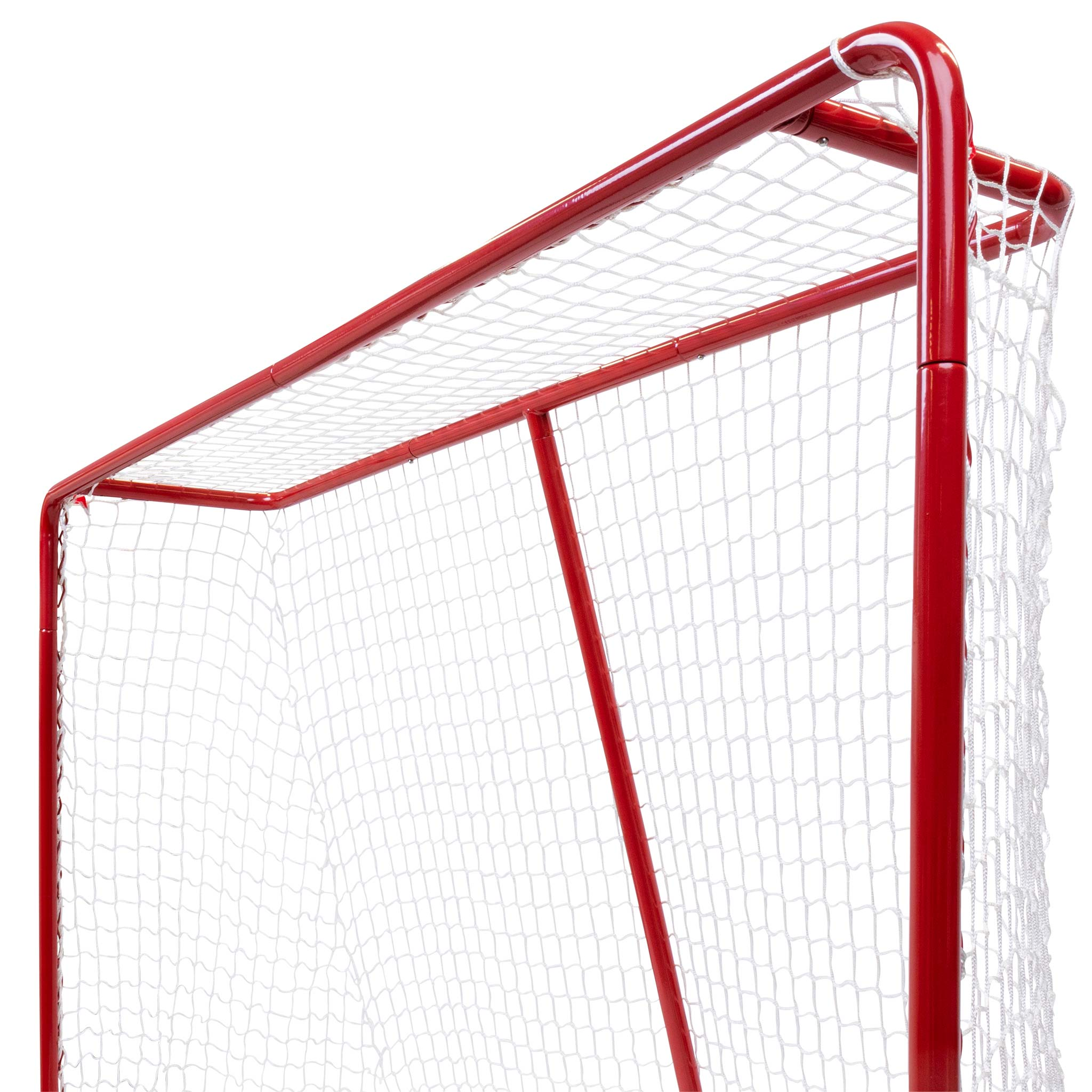 Czerwona bramka hokejowa z białym siatką, widziana z boku.